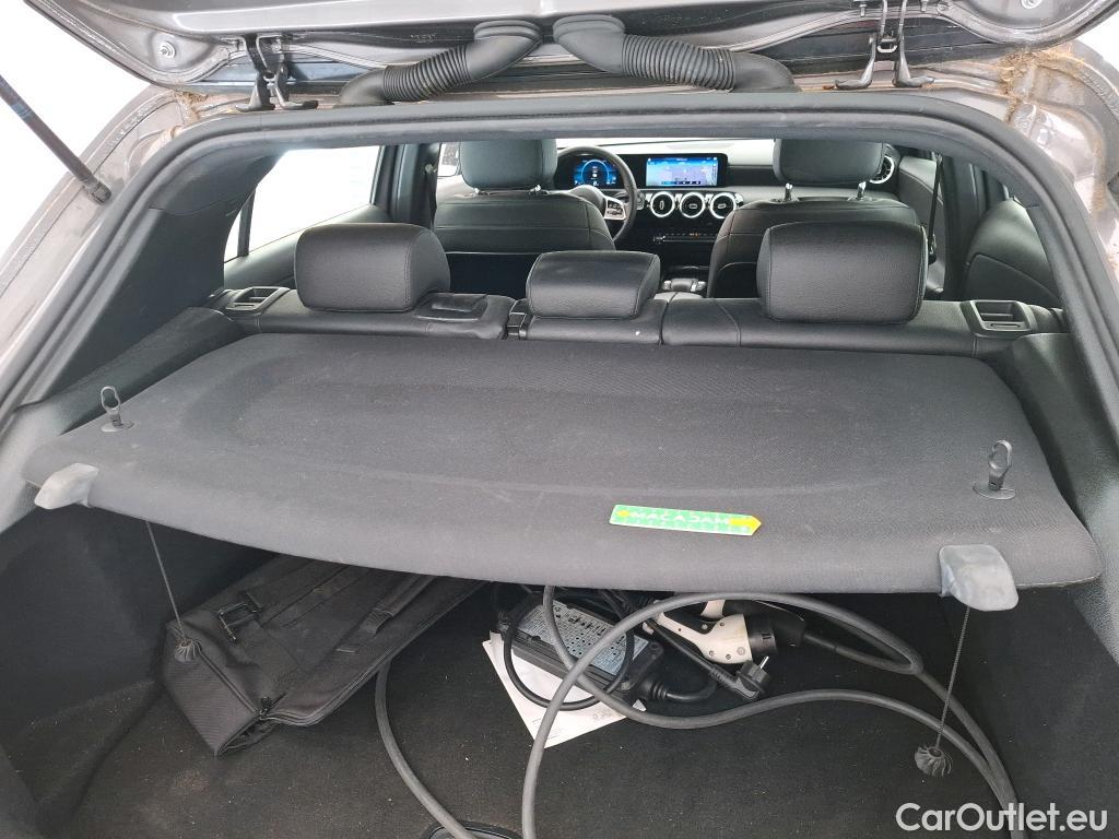  Mercedes  A-Klasse MERCEDES-BENZ Classe A Compact / 2018 / 5P / Berline A 250 e Business Line 8G-DCT #56