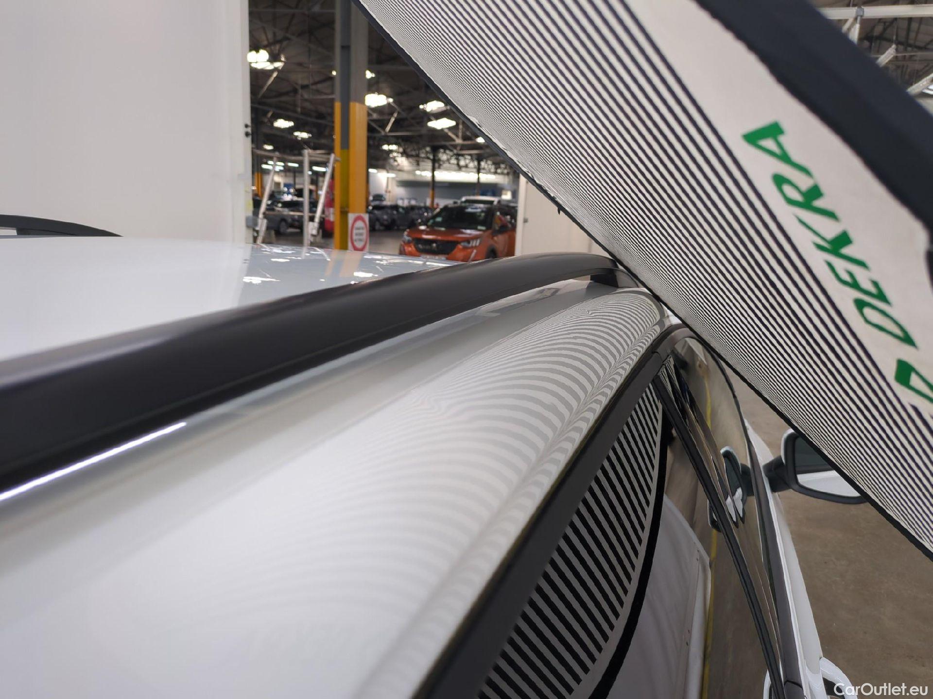  Volkswagen  Golf  VIII SW R-Line 2.0 TDI 150CV BVA7 E6d #52