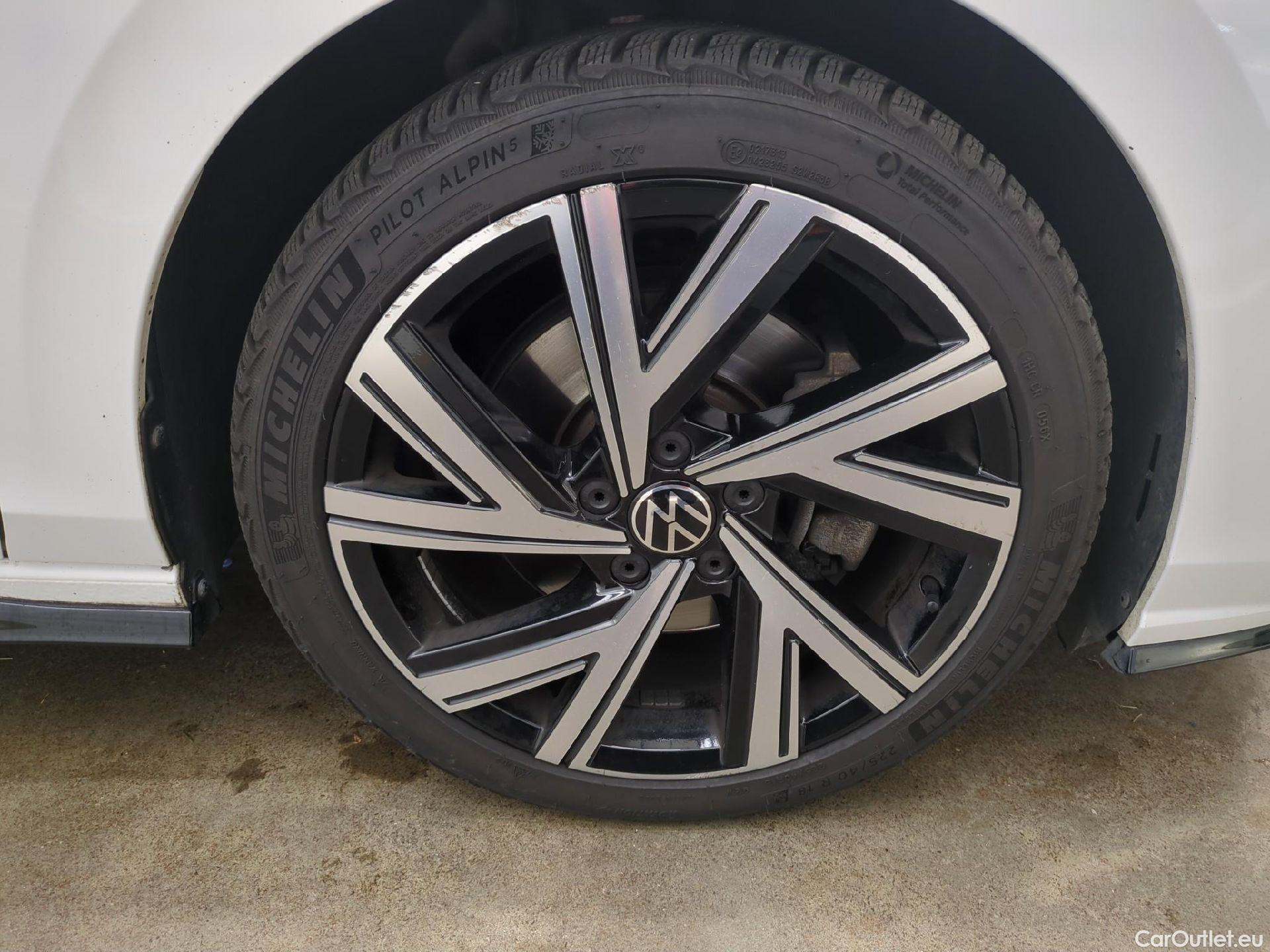  Volkswagen  Golf  VIII SW R-Line 2.0 TDI 150CV BVA7 E6d #17