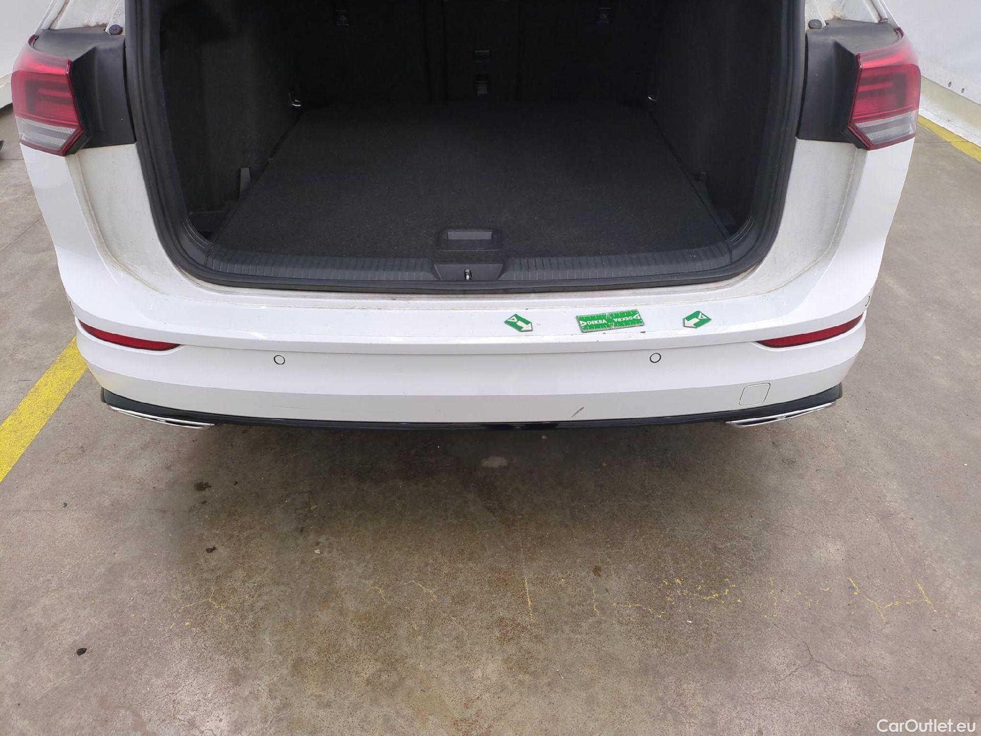  Volkswagen  Golf  VIII SW R-Line 2.0 TDI 150CV BVA7 E6d #30