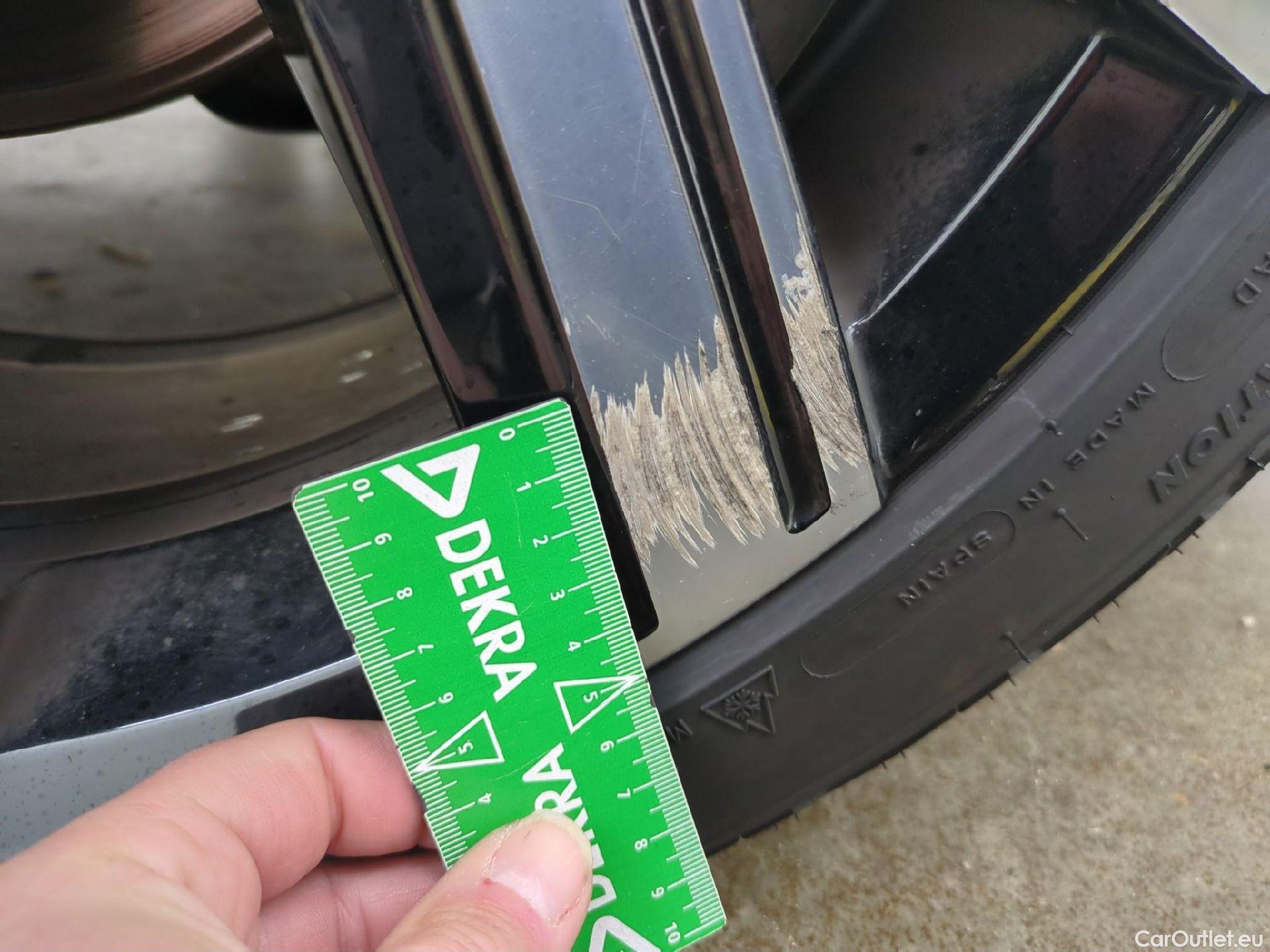  Volkswagen  Golf  VIII SW R-Line 2.0 TDI 150CV BVA7 E6d #3