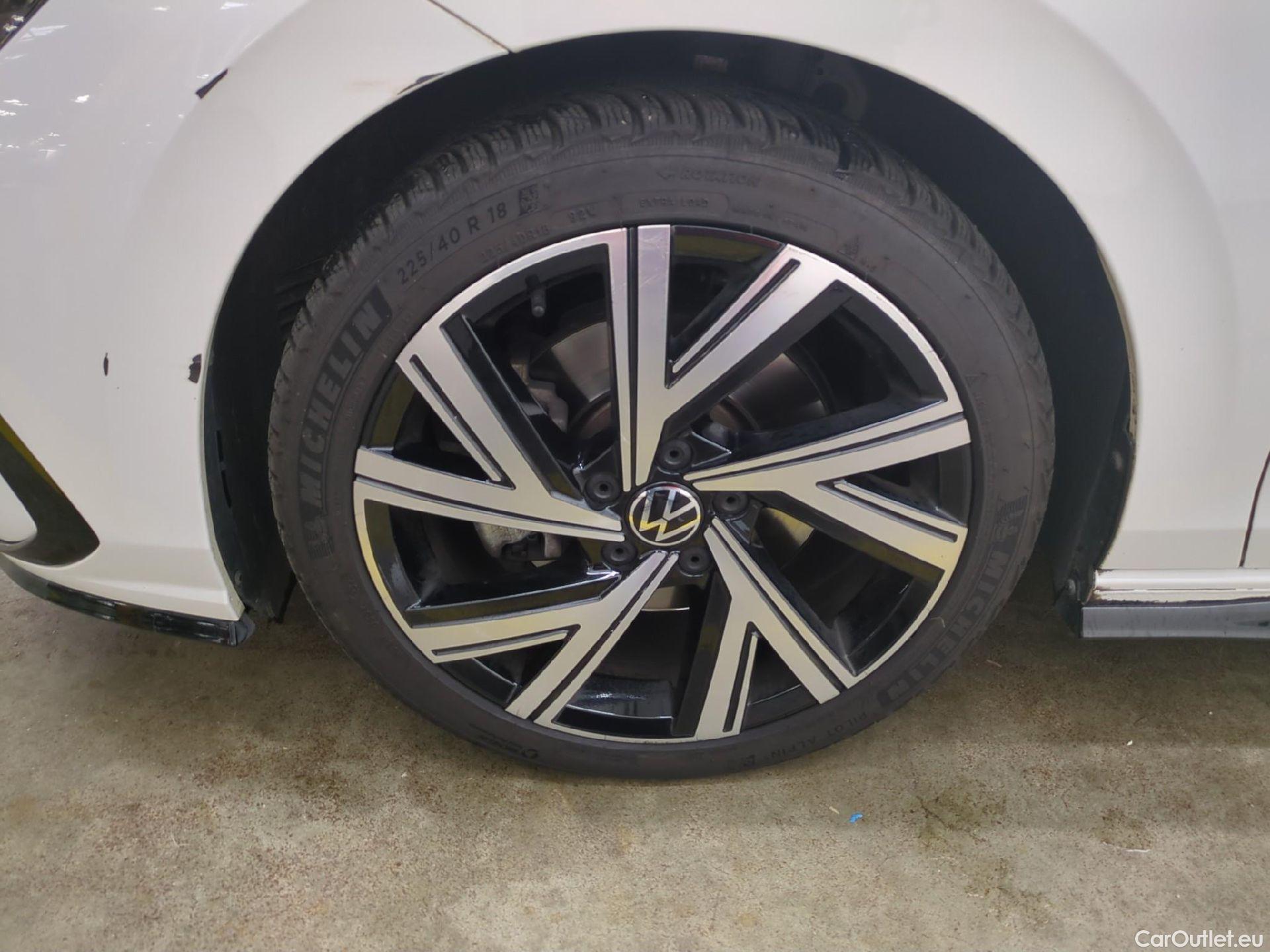  Volkswagen  Golf  VIII SW R-Line 2.0 TDI 150CV BVA7 E6d #1