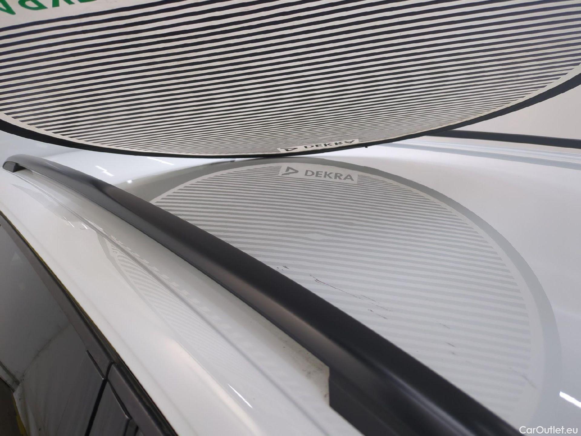  Volkswagen  Golf  VIII SW R-Line 2.0 TDI 150CV BVA7 E6d #42