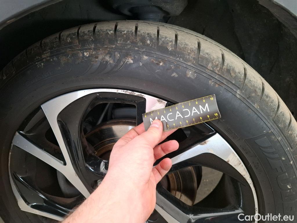  Toyota  C-HR TOYOTA  / 2016 / 5P / SUV 2.0 HYBRIDE 184 COLLECTION #26