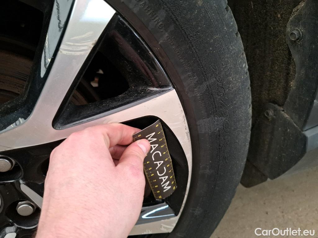  Toyota  C-HR TOYOTA  / 2016 / 5P / SUV 2.0 HYBRIDE 184 COLLECTION #39