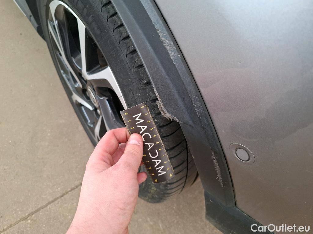  Toyota  C-HR TOYOTA  / 2016 / 5P / SUV 2.0 HYBRIDE 184 COLLECTION #50