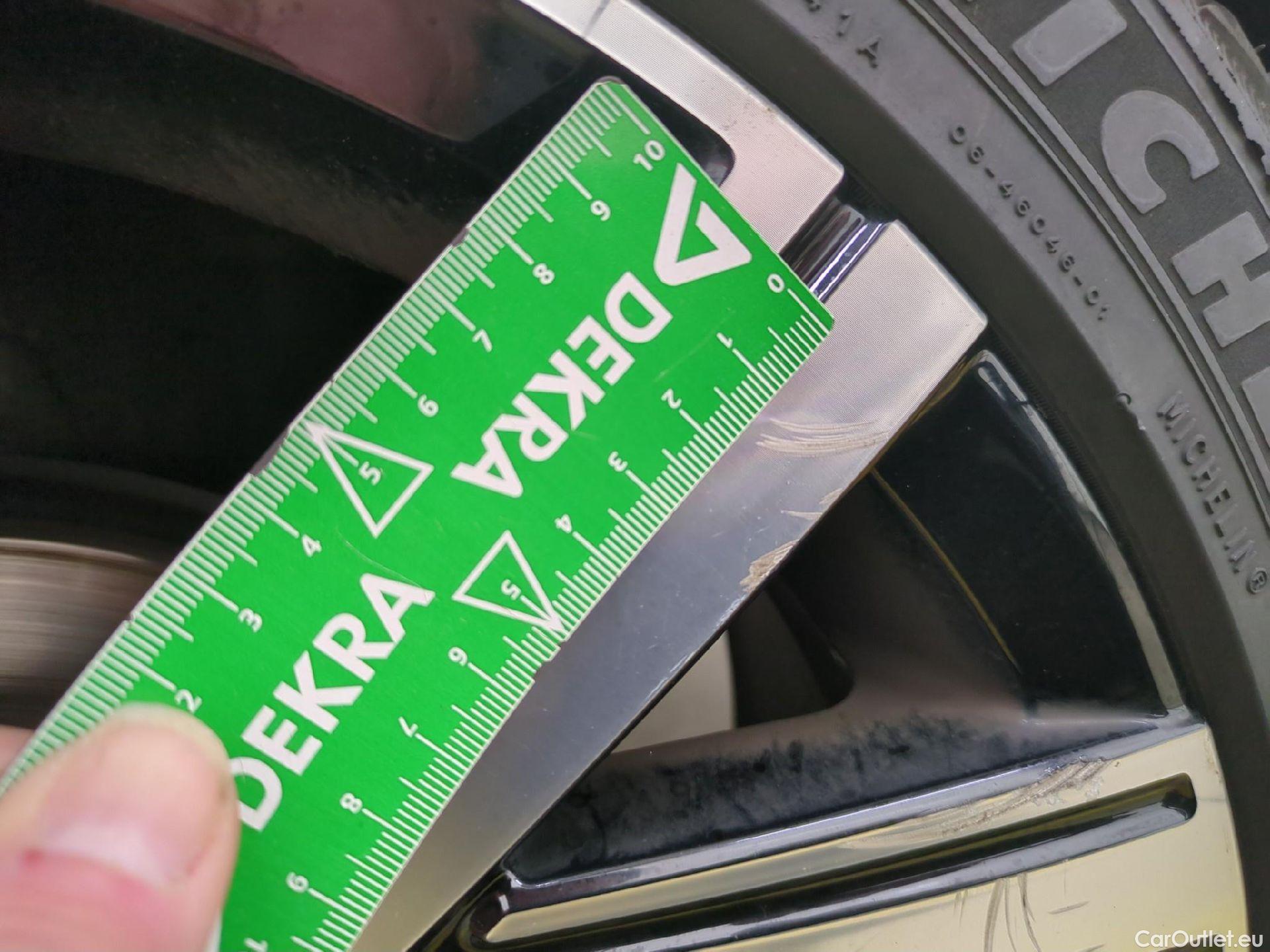  Volkswagen  Golf  VIII SW R-Line 2.0 TDI 150CV BVA7 E6d #7