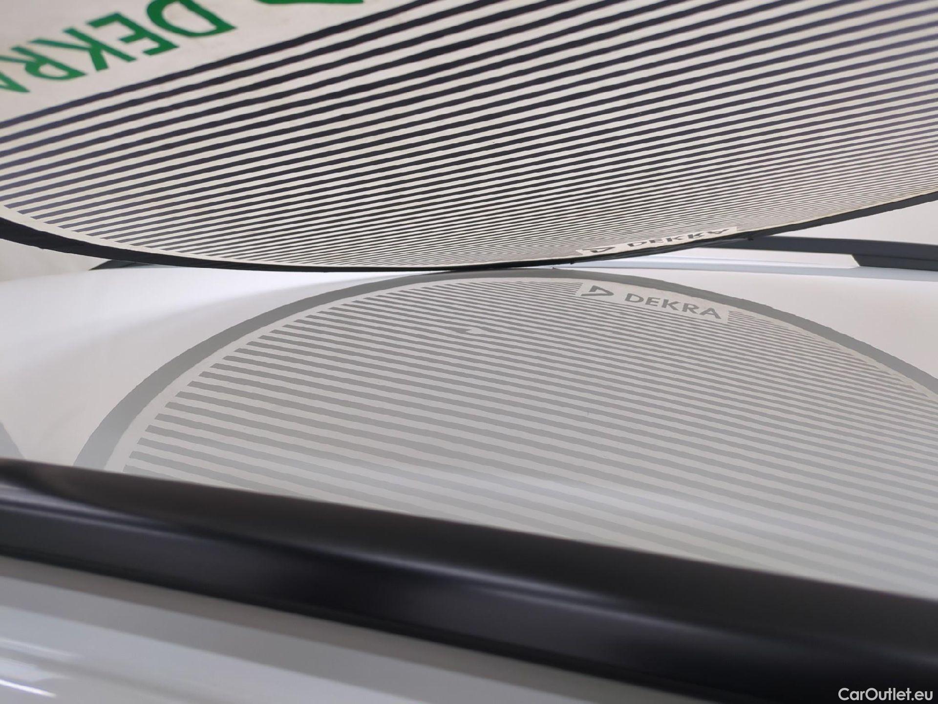  Volkswagen  Golf  VIII SW R-Line 2.0 TDI 150CV BVA7 E6d #37