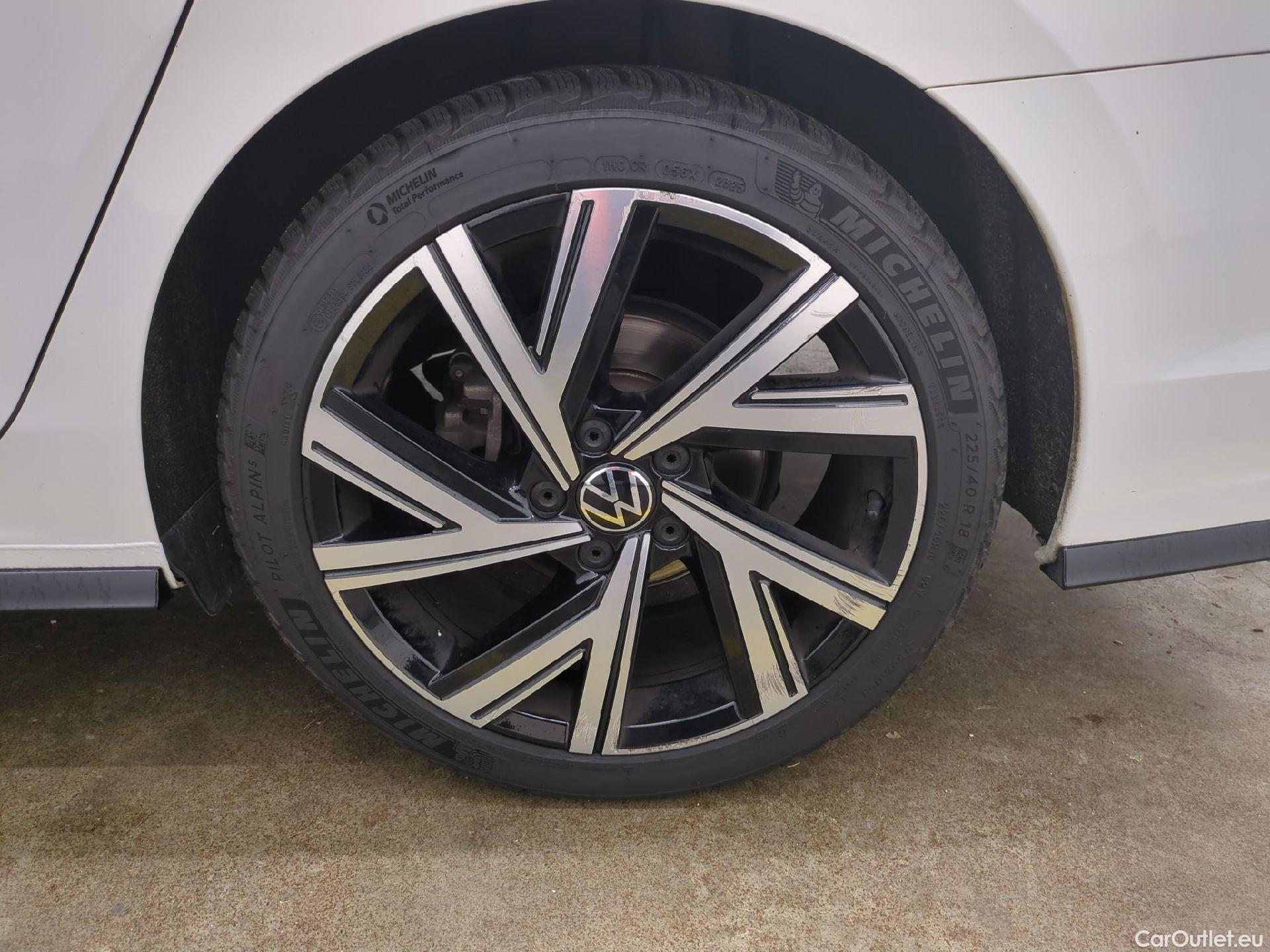  Volkswagen  Golf  VIII SW R-Line 2.0 TDI 150CV BVA7 E6d #5