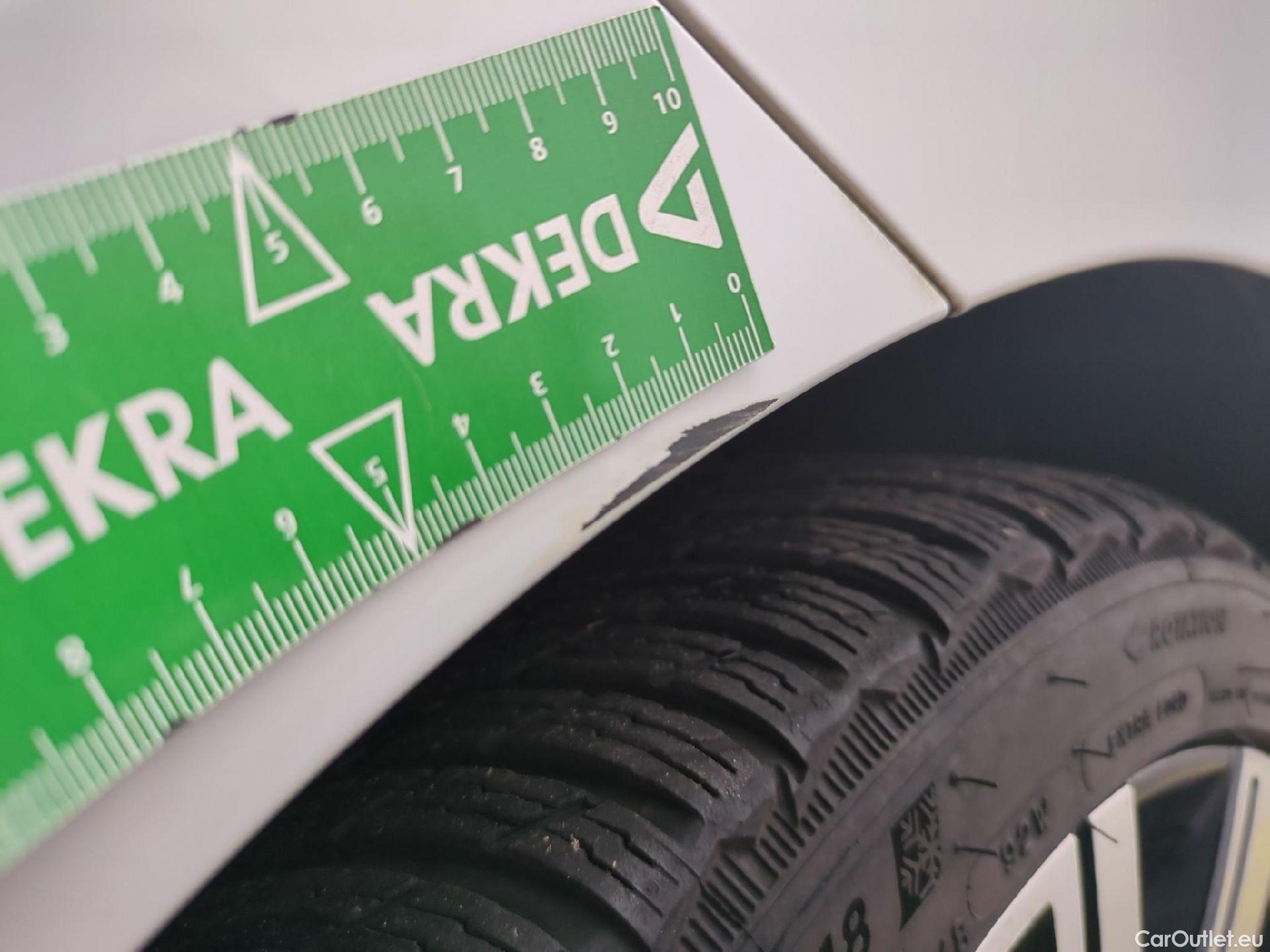  Volkswagen  Golf  VIII SW R-Line 2.0 TDI 150CV BVA7 E6d #24