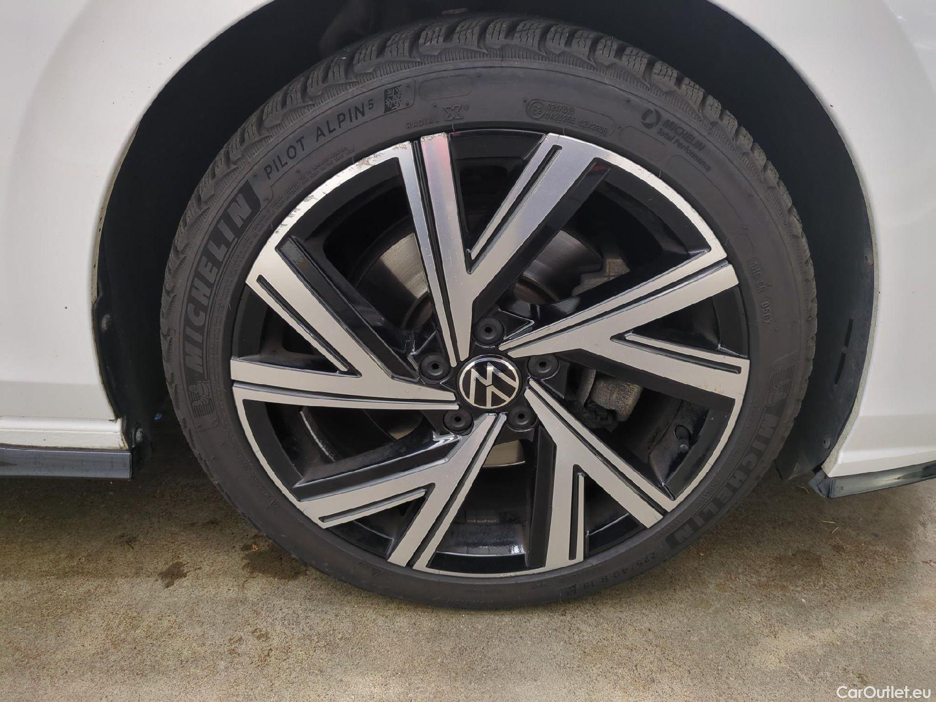  Volkswagen  Golf  VIII SW R-Line 2.0 TDI 150CV BVA7 E6d #19