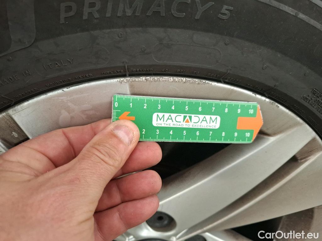  Volkswagen  Golf  VOLKSWAGEN / 2020 / 5P / Berline 2.0 TDI SCR 115 DSG7 Life Busi 1st #25