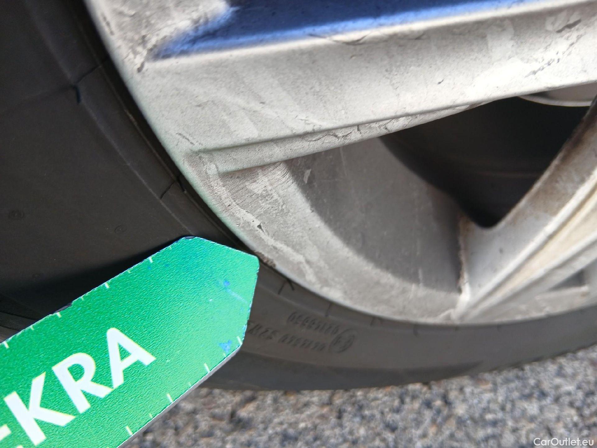  Volkswagen  Golf  VOLKSWAGEN / 2016 / 3P / berlina con portón Advance 2.0 TDI 110kW (150CV) DSG #11