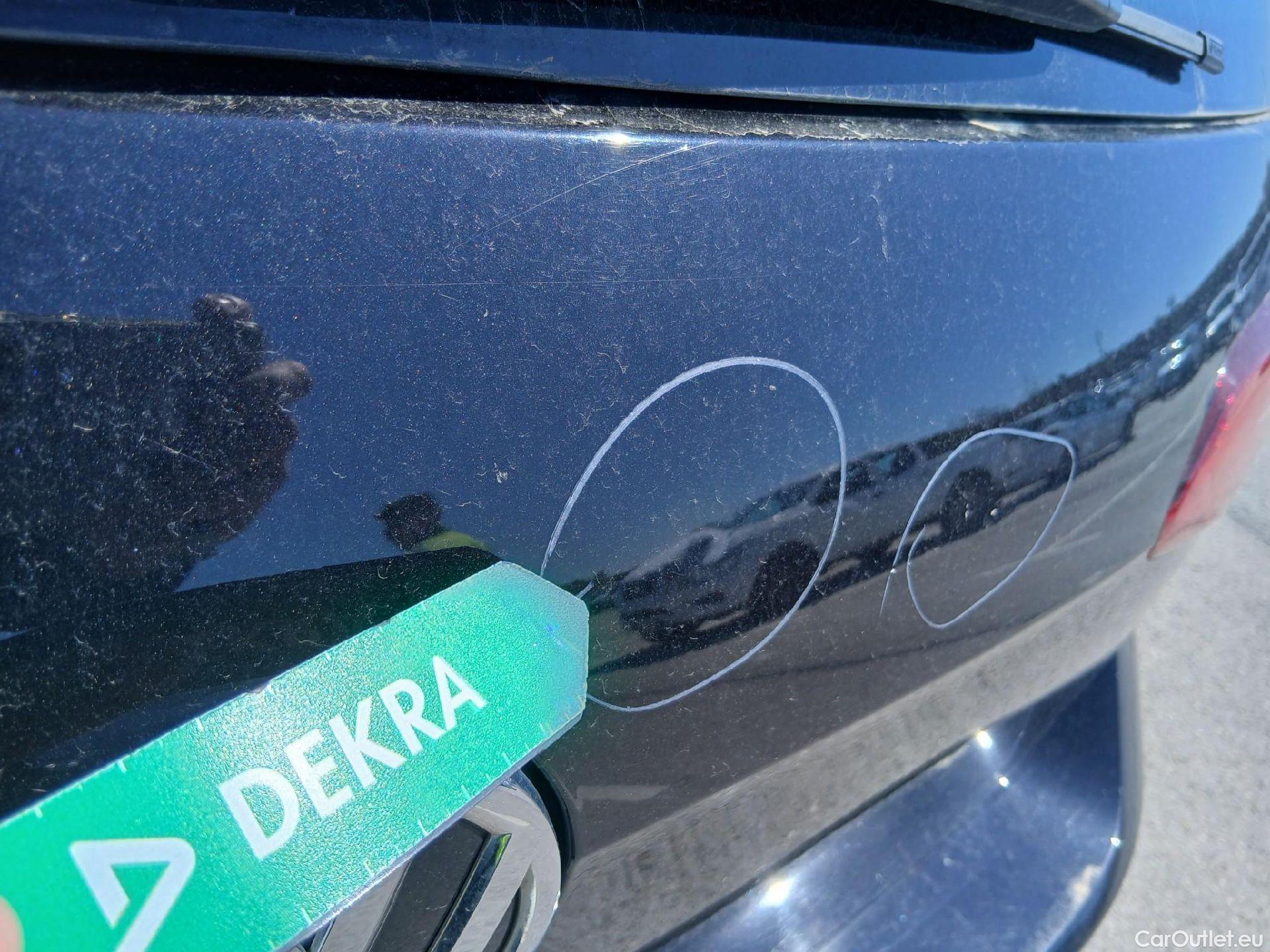  Volkswagen  Golf  VOLKSWAGEN / 2016 / 3P / berlina con portón Advance 2.0 TDI 110kW (150CV) DSG #36