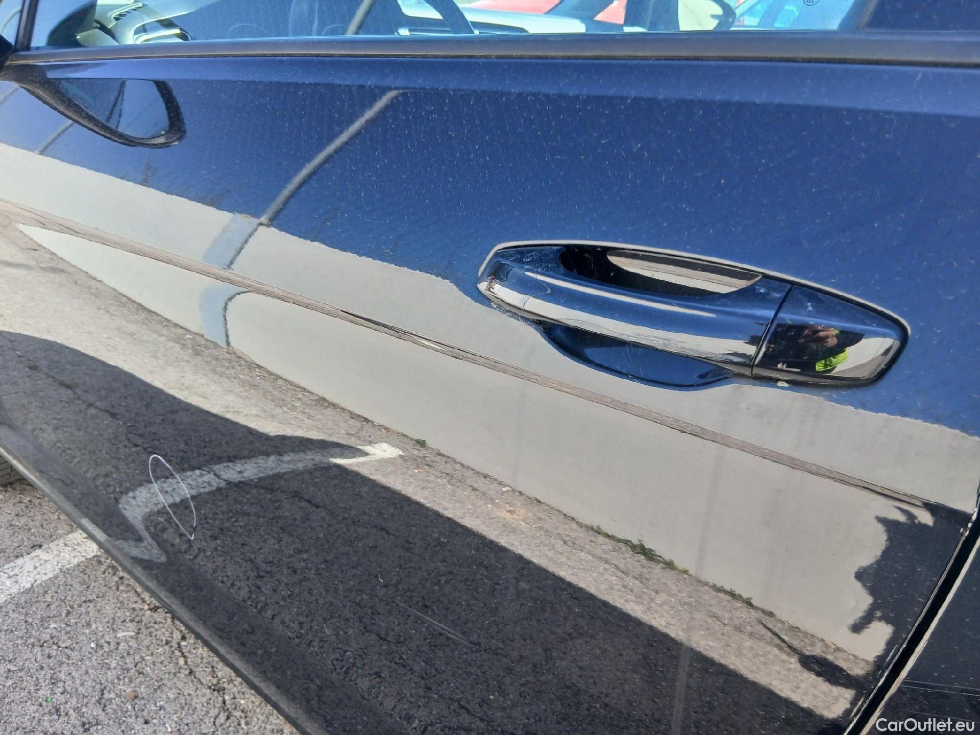  Volkswagen  Golf  VOLKSWAGEN / 2016 / 3P / berlina con portón Advance 2.0 TDI 110kW (150CV) DSG #17