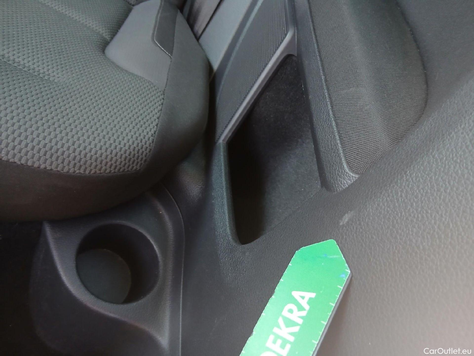  Volkswagen  Golf  VOLKSWAGEN / 2016 / 3P / berlina con portón Advance 2.0 TDI 110kW (150CV) DSG #26