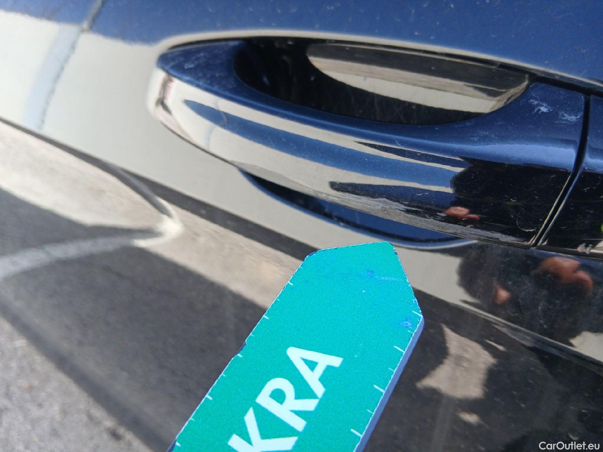  Volkswagen  Golf  VOLKSWAGEN / 2016 / 3P / berlina con portón Advance 2.0 TDI 110kW (150CV) DSG #16