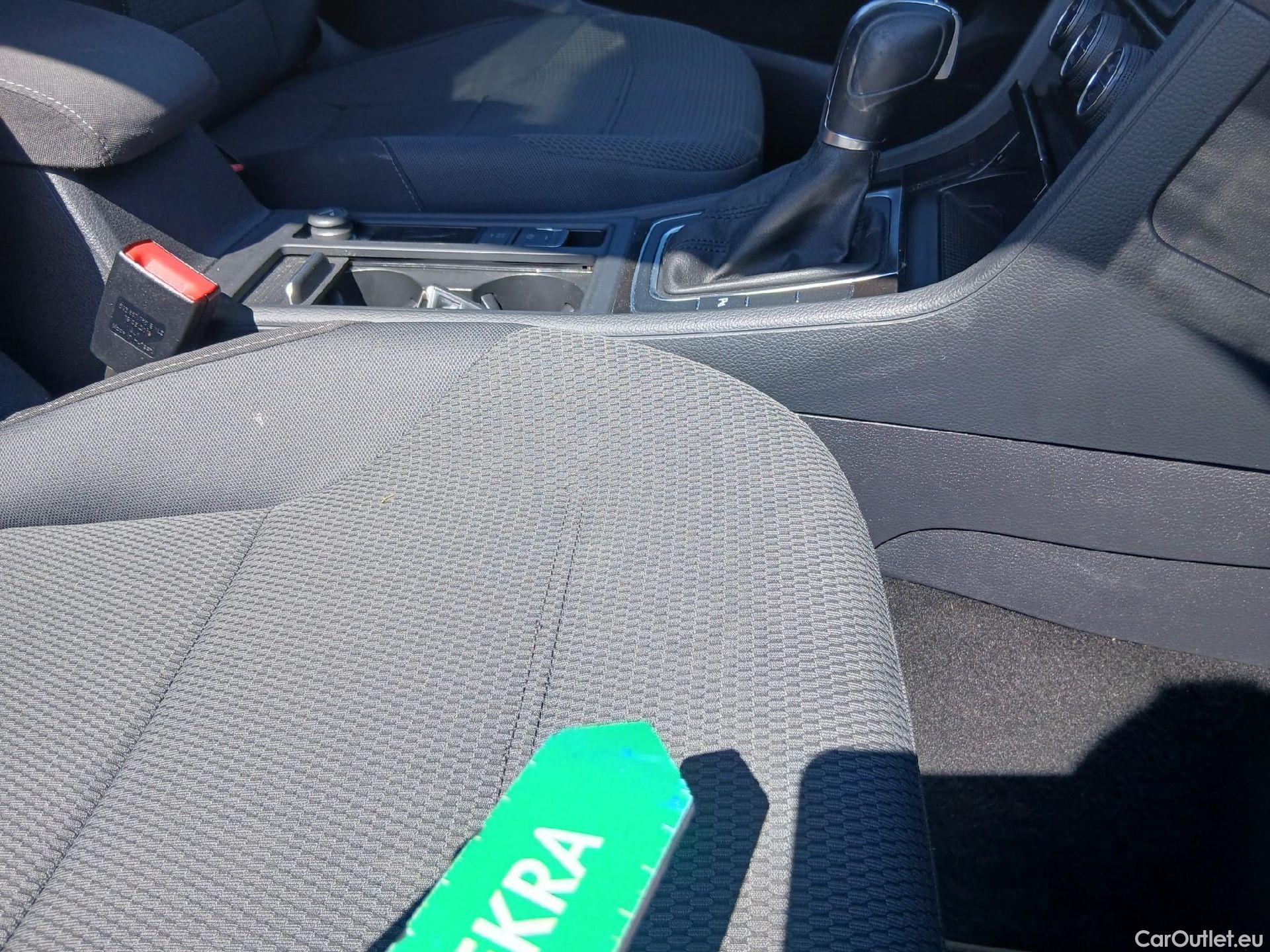  Volkswagen  Golf  VOLKSWAGEN / 2016 / 3P / berlina con portón Advance 2.0 TDI 110kW (150CV) DSG #31