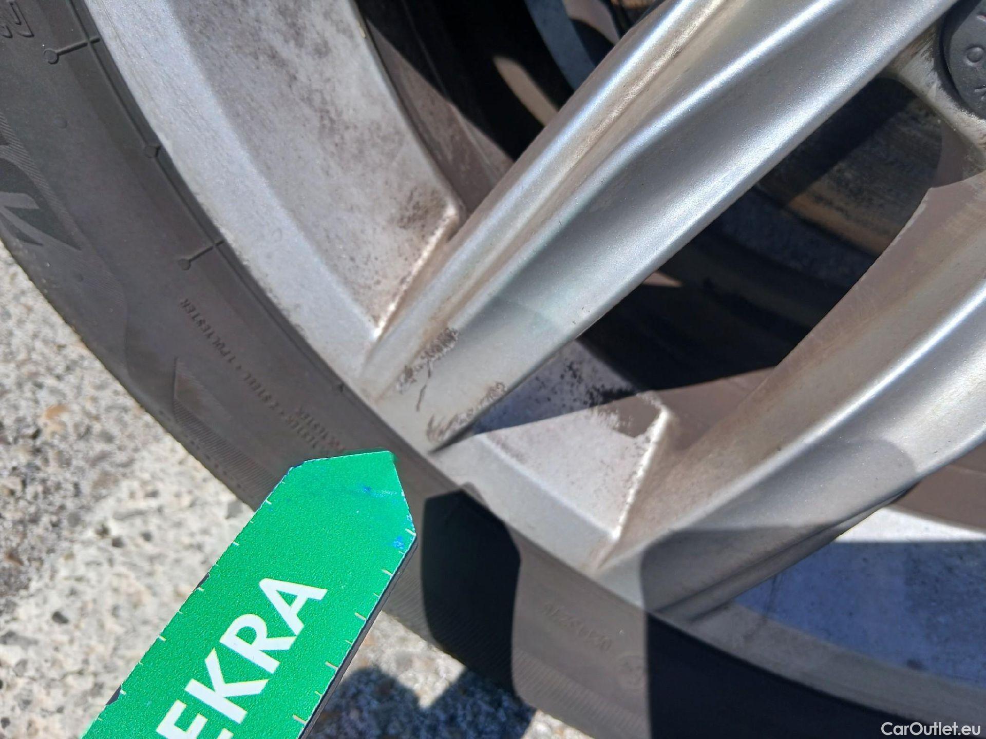  Volkswagen  Golf  VOLKSWAGEN / 2016 / 3P / berlina con portón Advance 2.0 TDI 110kW (150CV) DSG #46