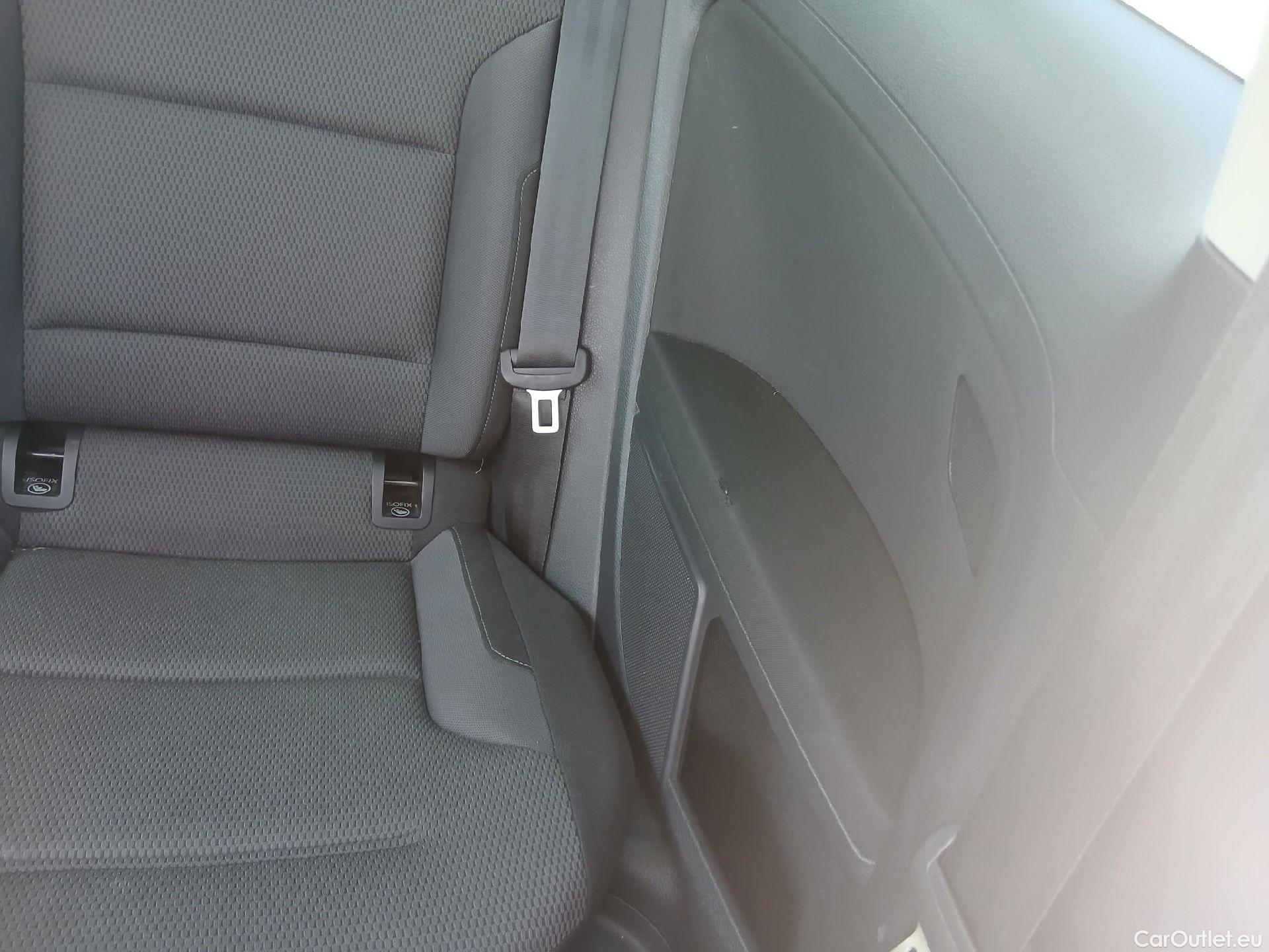  Volkswagen  Golf  VOLKSWAGEN / 2016 / 3P / berlina con portón Advance 2.0 TDI 110kW (150CV) DSG #27