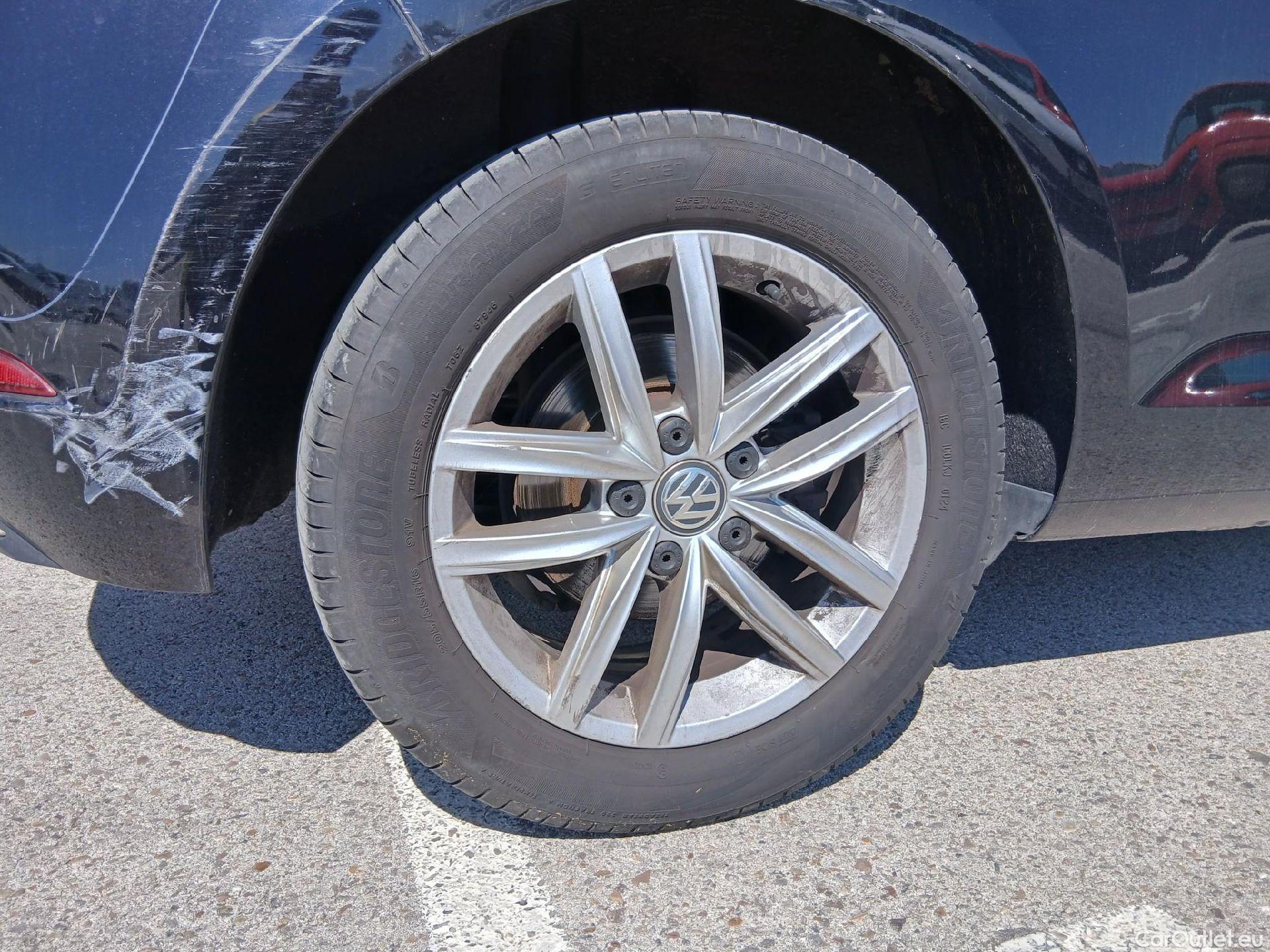  Volkswagen  Golf  VOLKSWAGEN / 2016 / 3P / berlina con portón Advance 2.0 TDI 110kW (150CV) DSG #47