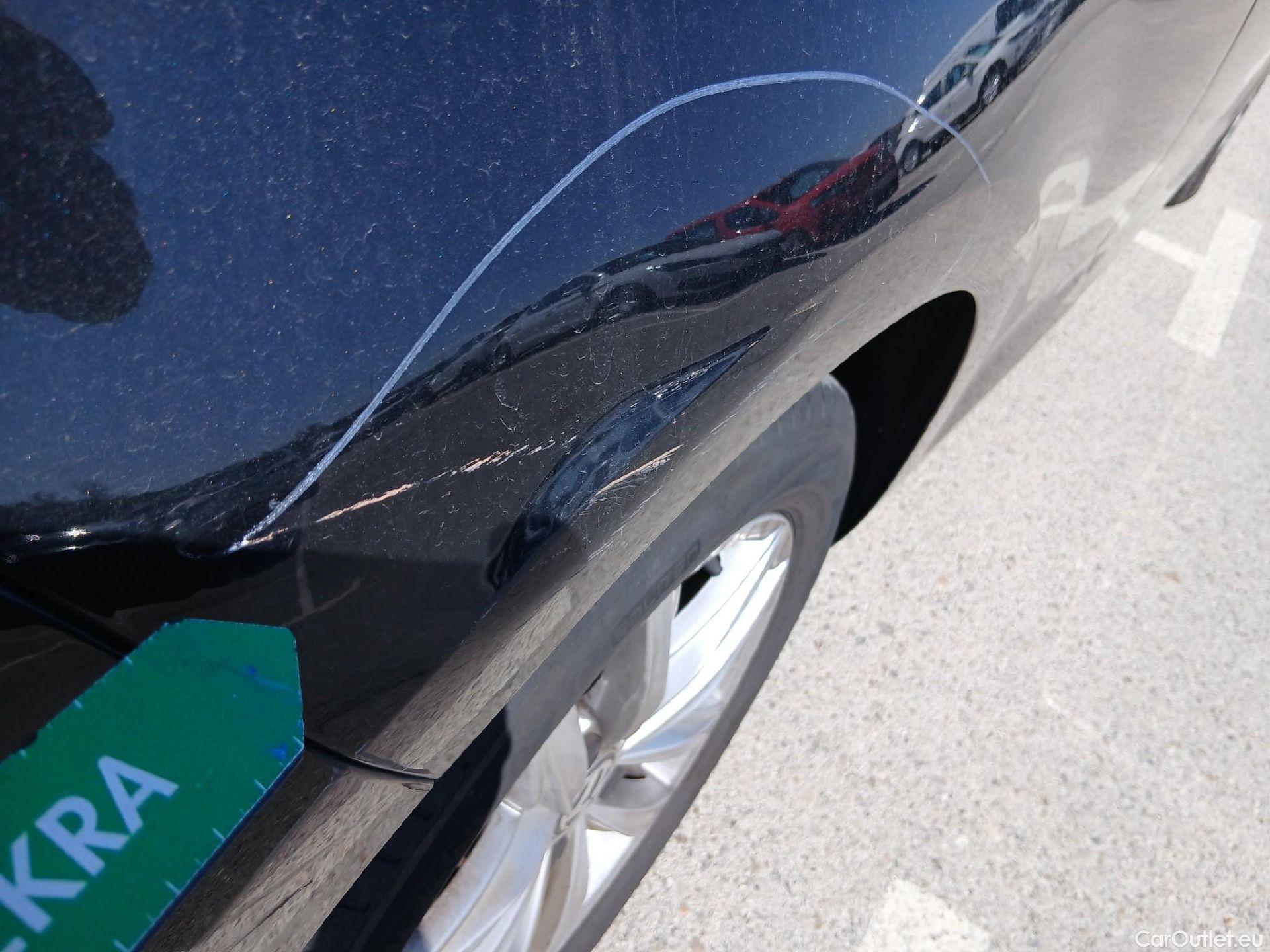  Volkswagen  Golf  VOLKSWAGEN / 2016 / 3P / berlina con portón Advance 2.0 TDI 110kW (150CV) DSG #45