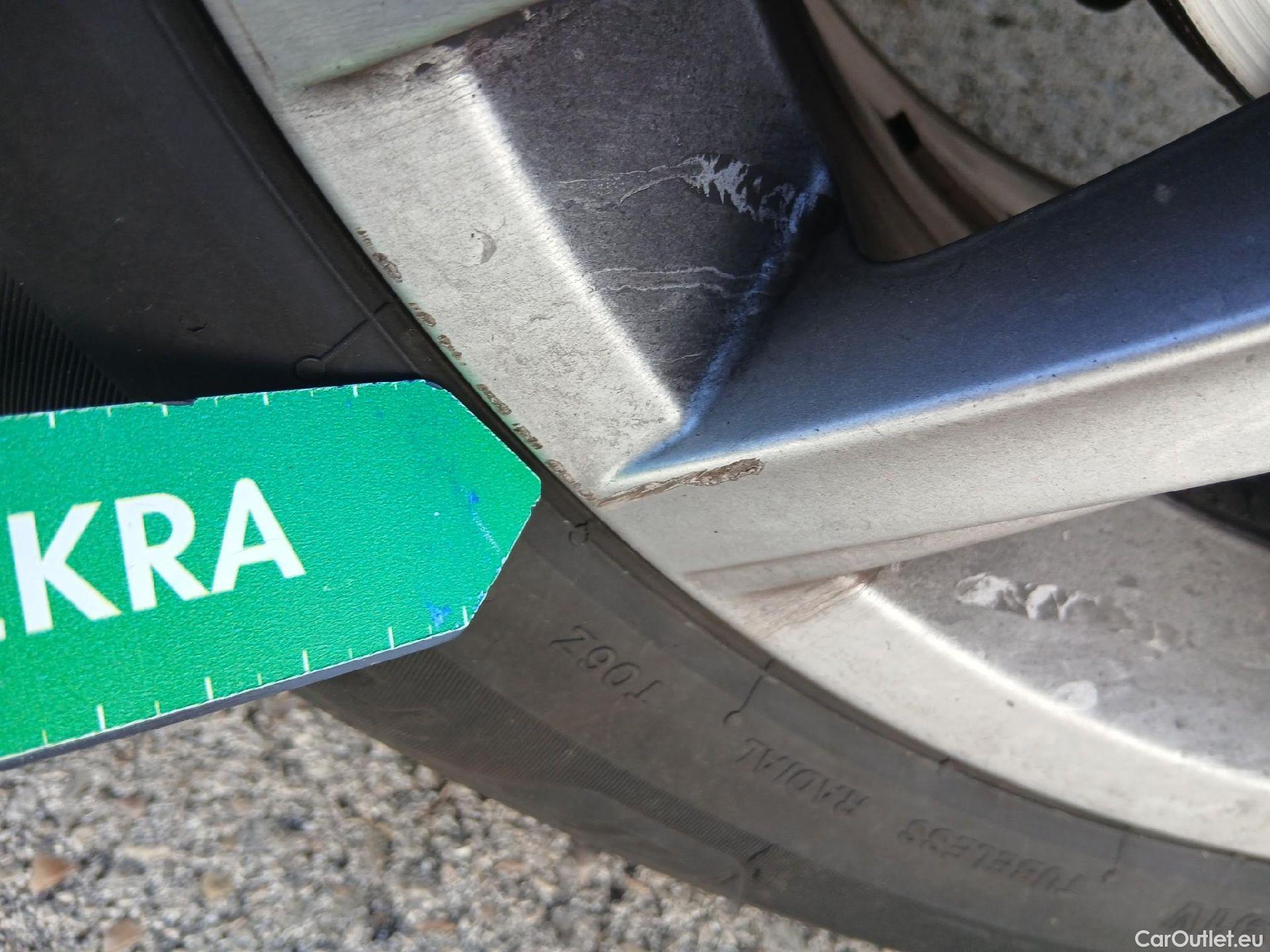  Volkswagen  Golf  VOLKSWAGEN / 2016 / 3P / berlina con portón Advance 2.0 TDI 110kW (150CV) DSG #21