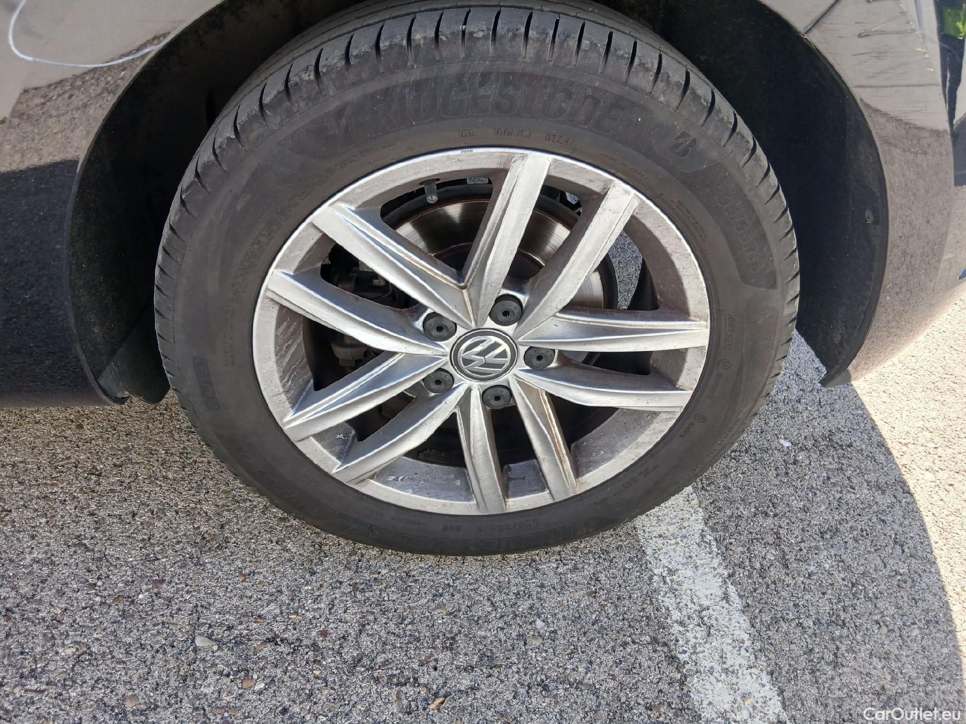  Volkswagen  Golf  VOLKSWAGEN / 2016 / 3P / berlina con portón Advance 2.0 TDI 110kW (150CV) DSG #20