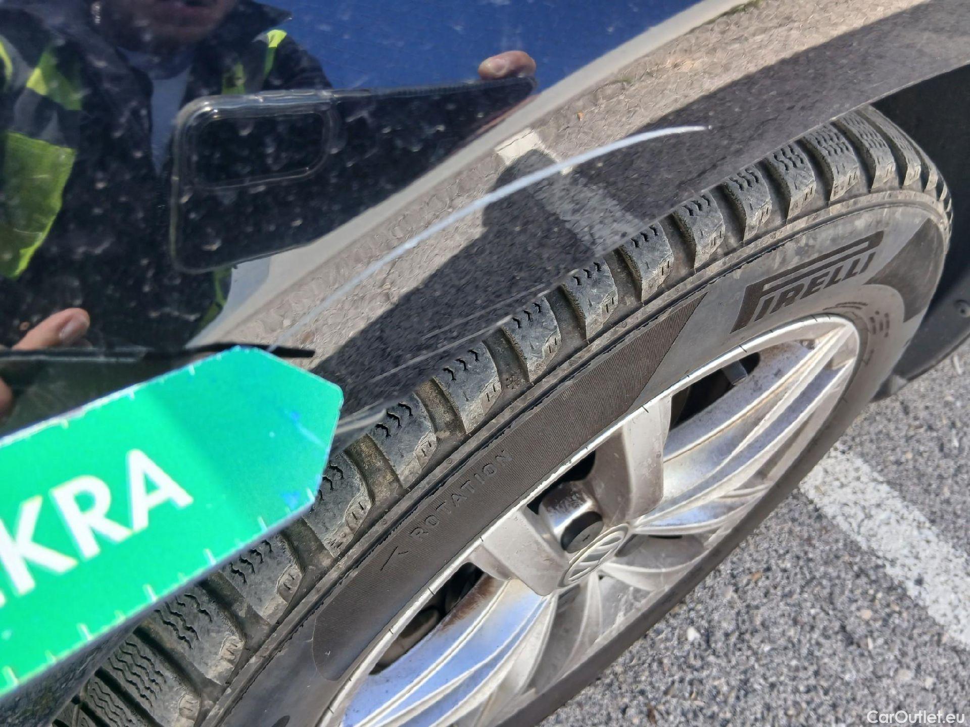  Volkswagen  Golf  VOLKSWAGEN / 2016 / 3P / berlina con portón Advance 2.0 TDI 110kW (150CV) DSG #9