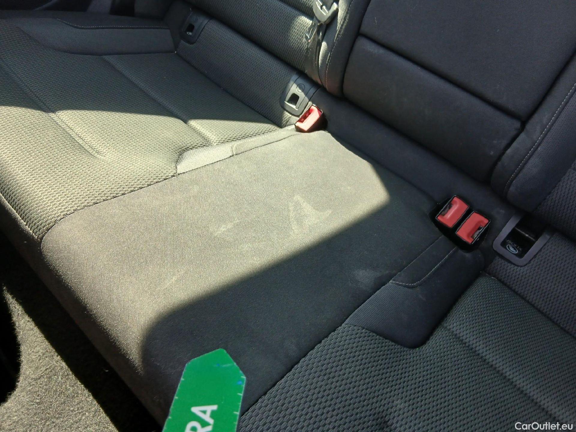  Volkswagen  Golf  VOLKSWAGEN / 2016 / 3P / berlina con portón Advance 2.0 TDI 110kW (150CV) DSG #32