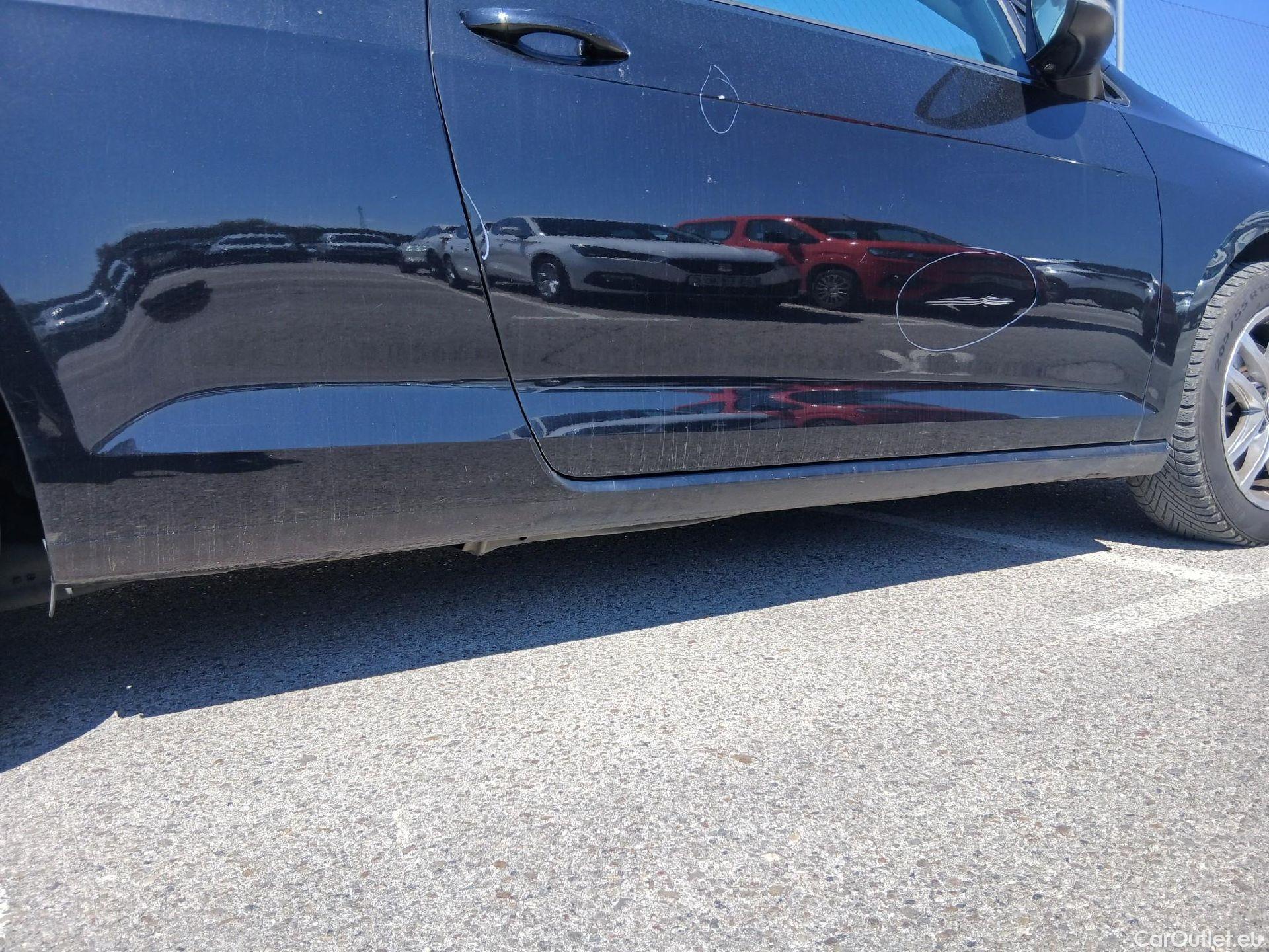  Volkswagen  Golf  VOLKSWAGEN / 2016 / 3P / berlina con portón Advance 2.0 TDI 110kW (150CV) DSG #50