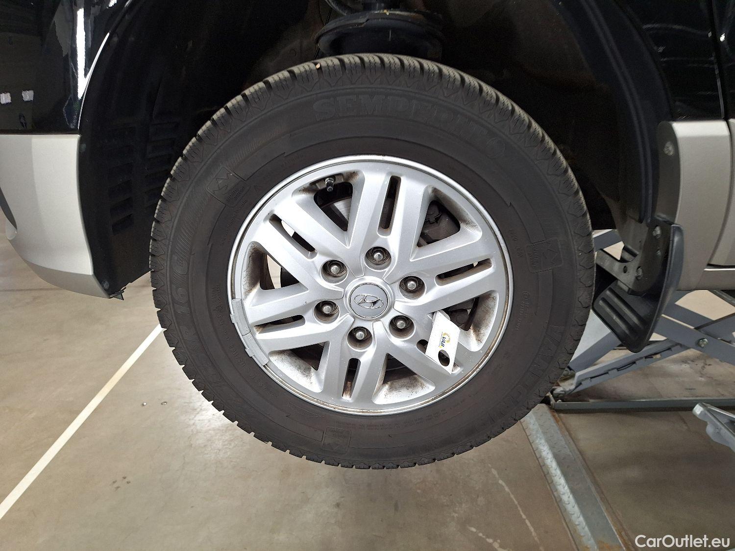  Hyundai  H-1 Hyundai, , Hyundai  People 2.5 CRDi 100kW Executive 5d #16