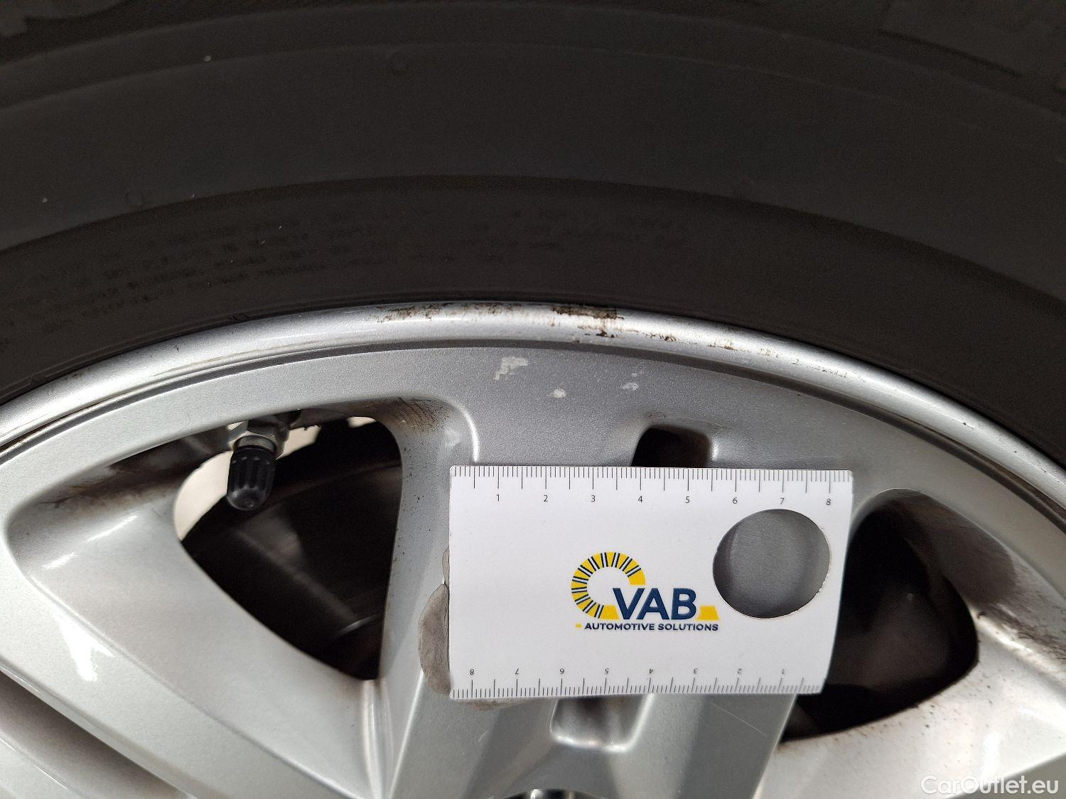  Hyundai  H-1 Hyundai, , Hyundai  People 2.5 CRDi 100kW Executive 5d #17