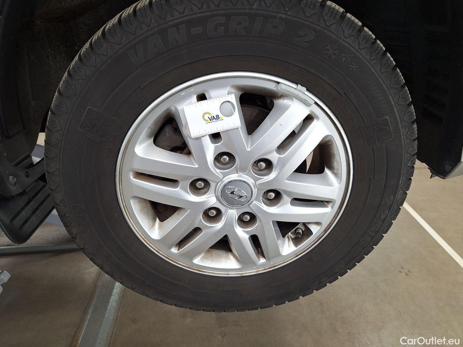  Hyundai  H-1 Hyundai, , Hyundai  People 2.5 CRDi 100kW Executive 5d #1