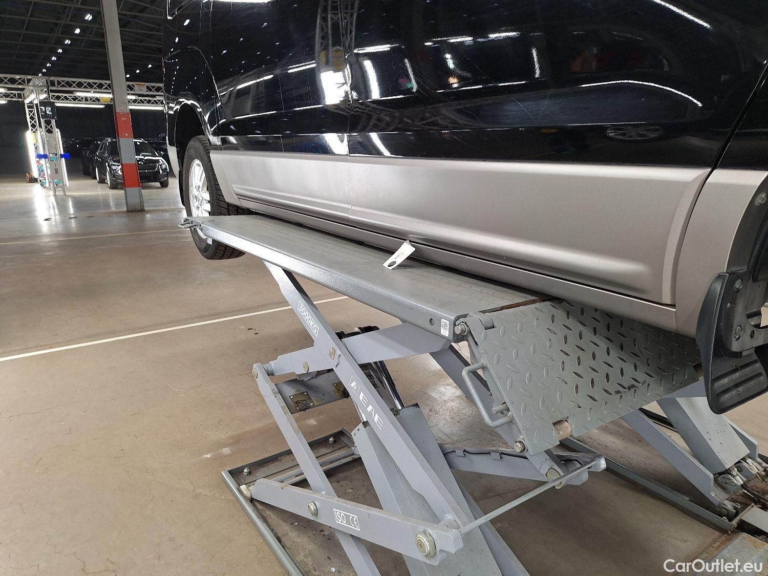  Hyundai  H-1 Hyundai, , Hyundai  People 2.5 CRDi 100kW Executive 5d #4