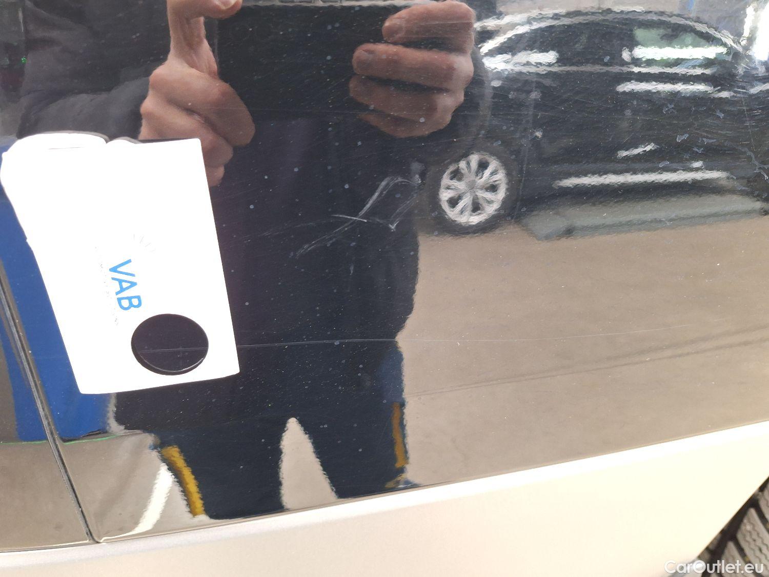  Hyundai  H-1 Hyundai, , Hyundai  People 2.5 CRDi 100kW Executive 5d #27