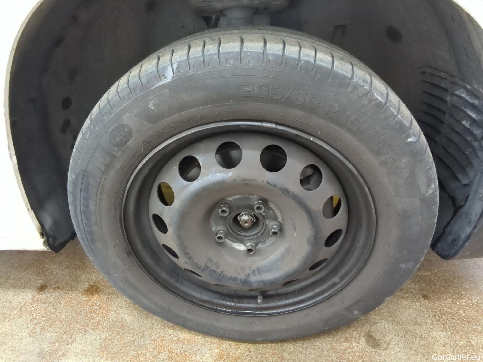  Toyota  Proace TOYOTA  City / 2019 / 4P / Fourgonnette 1.5 Medium 75 D-4D Business #13