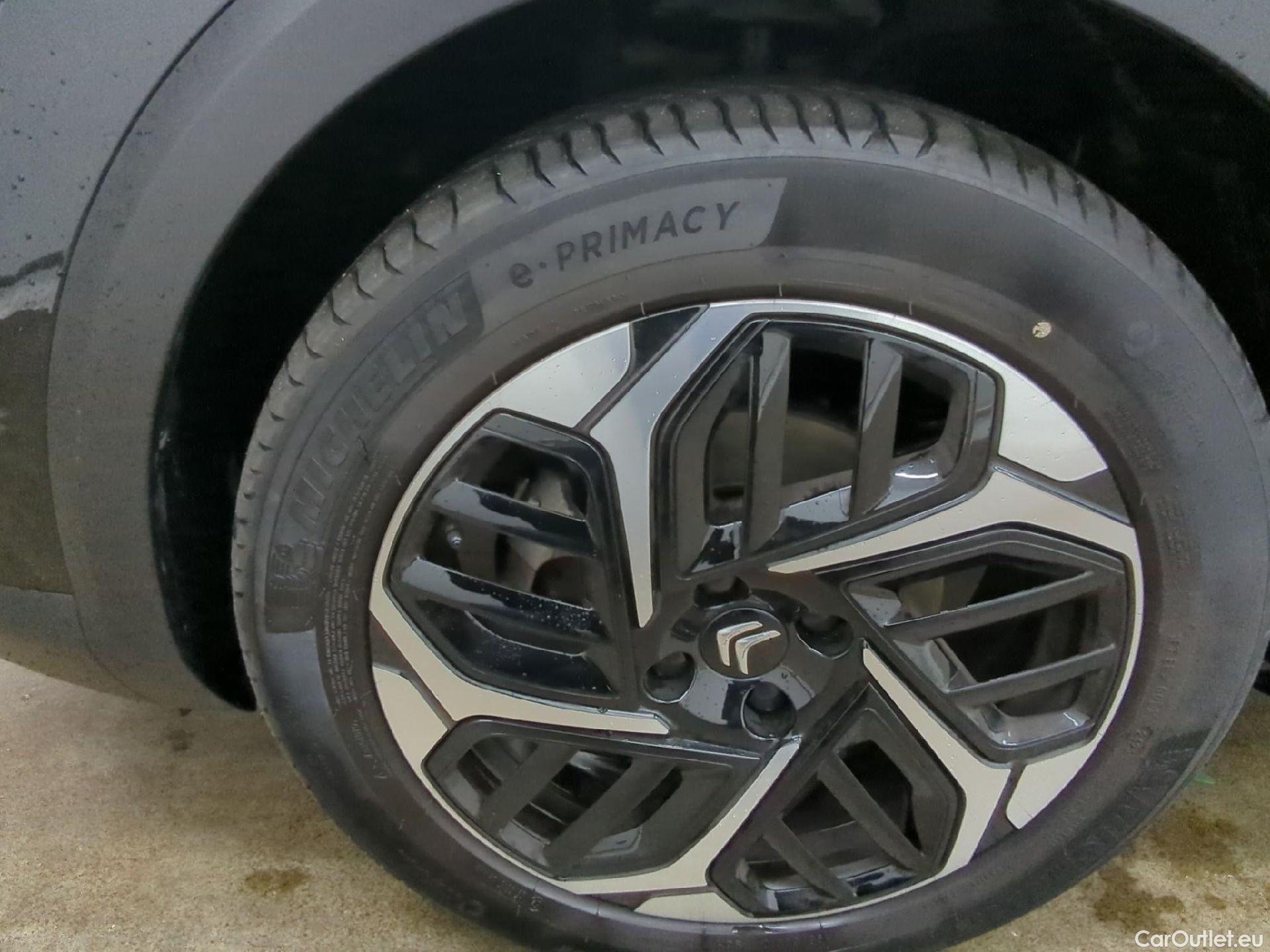  Citroen  C4 CITROEN  X / 2022 / 4P / Berline PureTech 130 S&S EAT8 Shine #2