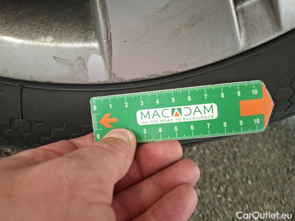  Volkswagen  Golf  VOLKSWAGEN / 2020 / 5P / Berline 2.0 TDI SCR 115 DSG7 Life Busi 1st #7