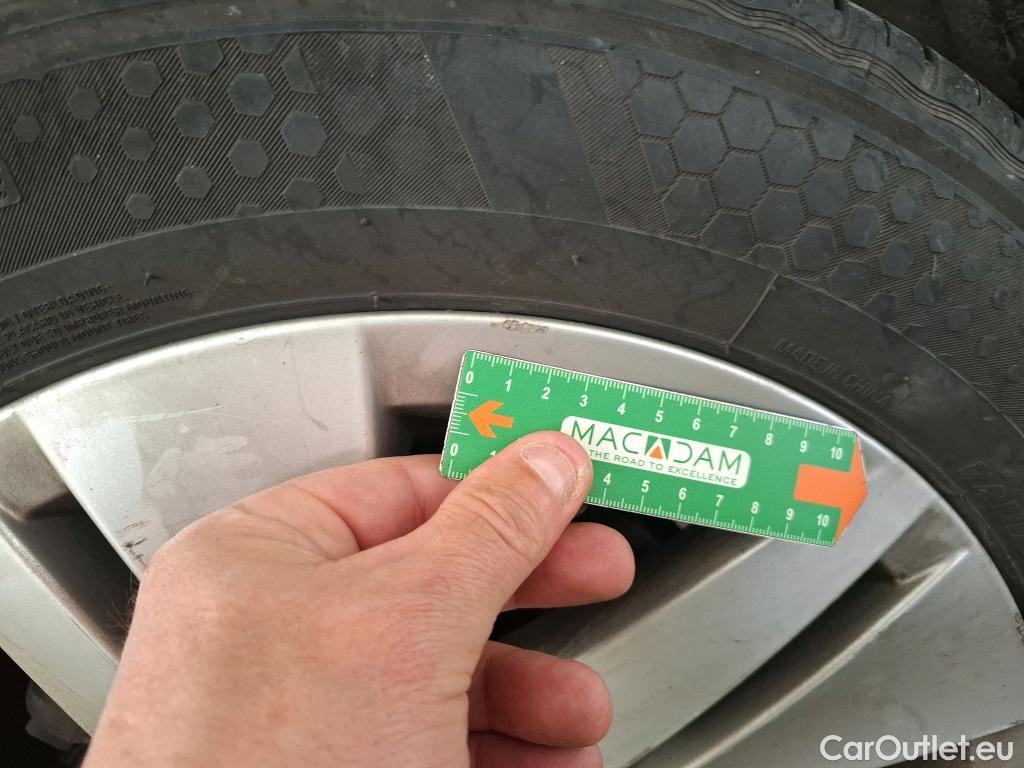  Volkswagen  Golf  VOLKSWAGEN / 2020 / 5P / Berline 2.0 TDI SCR 115 DSG7 Life Busi 1st #5