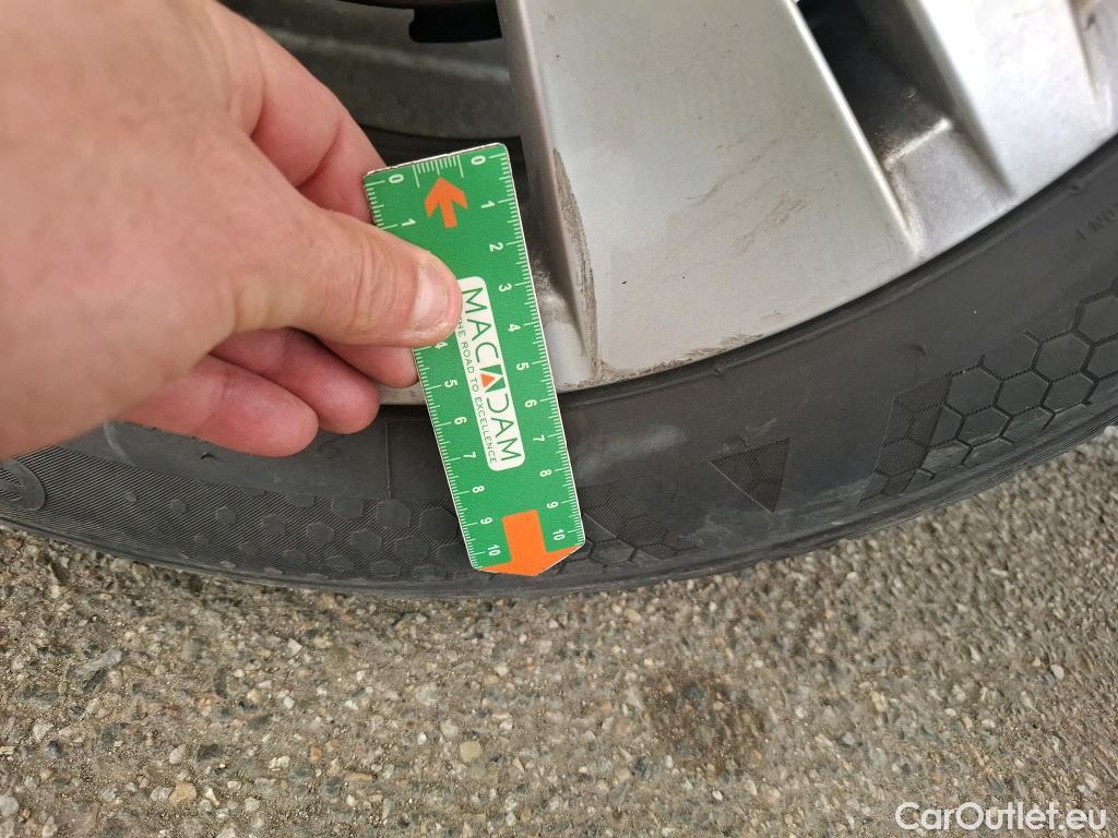  Volkswagen  Golf  VOLKSWAGEN / 2020 / 5P / Berline 2.0 TDI SCR 115 DSG7 Life Busi 1st #6