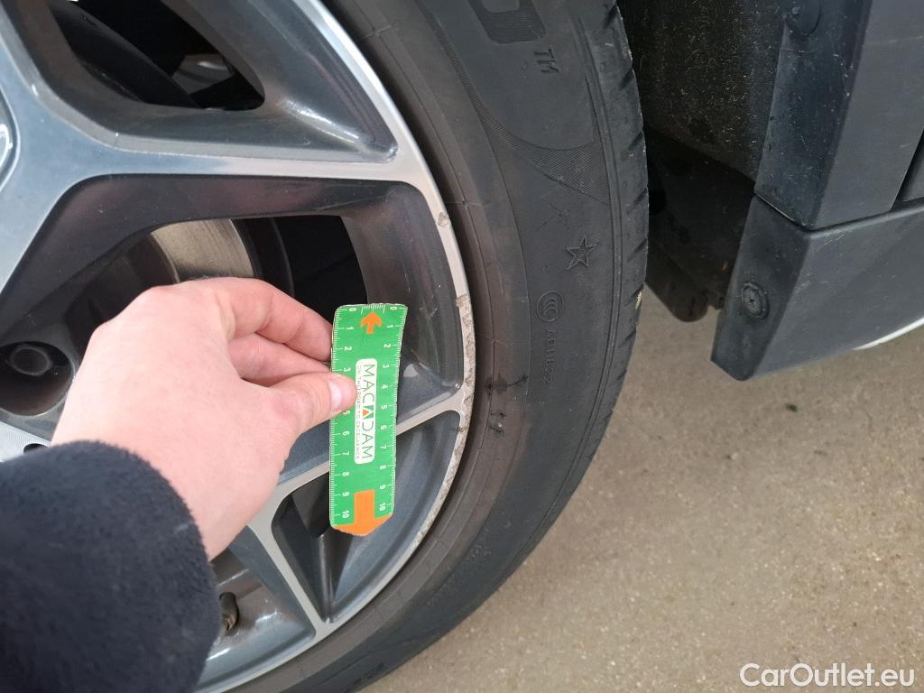  Bmw  X1 Série  sDrive 20i Lounge 2.0 190CV BVA7 E6 #14