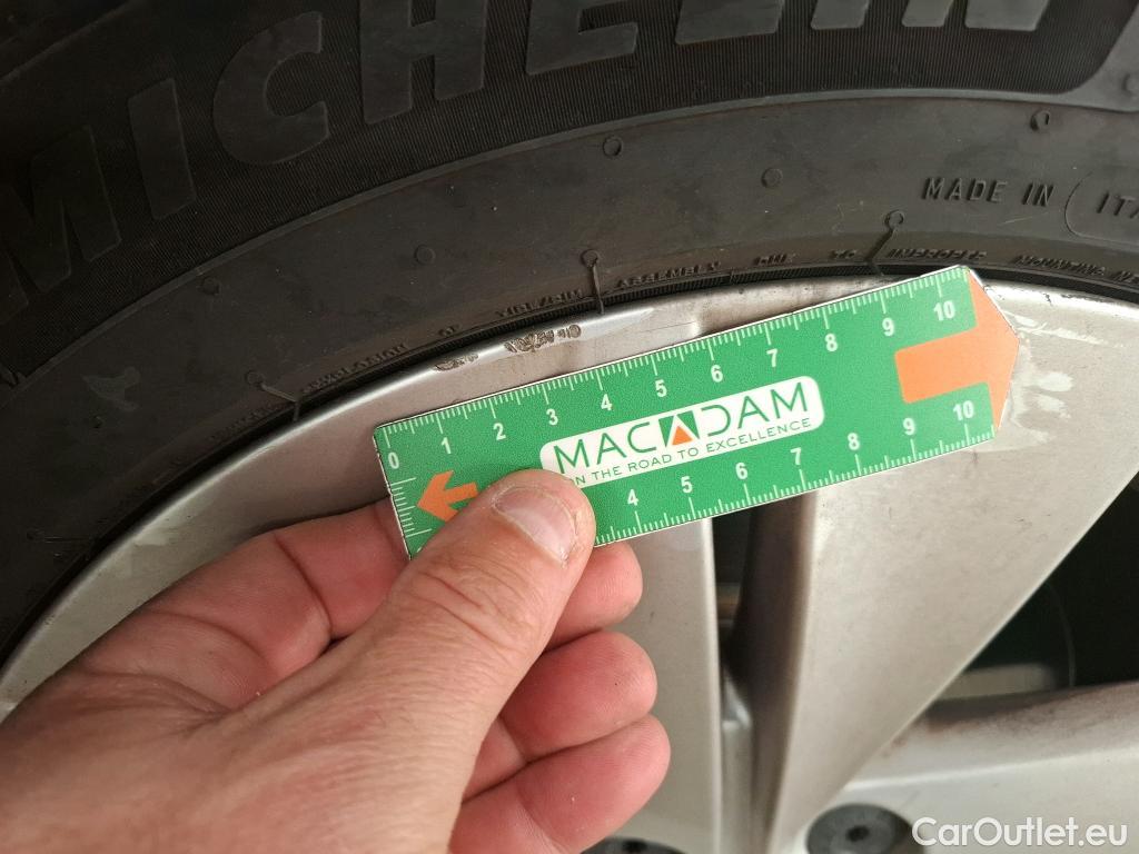  Volkswagen  Golf  VOLKSWAGEN / 2020 / 5P / Berline 2.0 TDI SCR 115 DSG7 Life Busi 1st #24