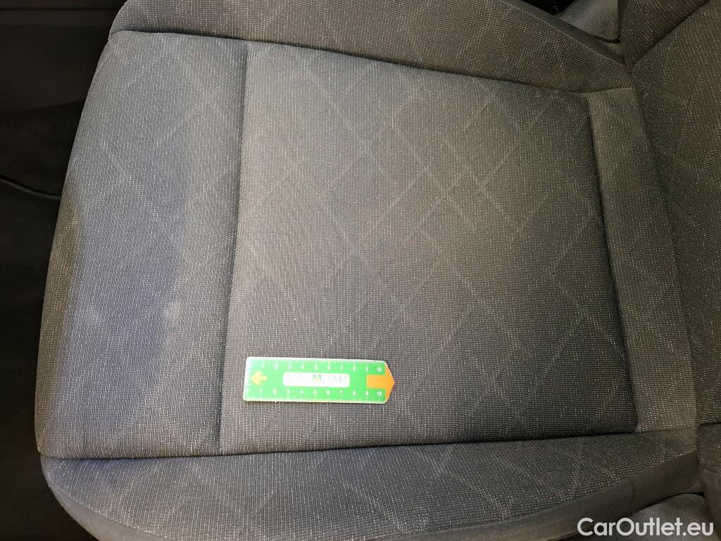  Volkswagen  Golf  VOLKSWAGEN / 2020 / 5P / Berline 2.0 TDI SCR 115 DSG7 Life Busi 1st #14