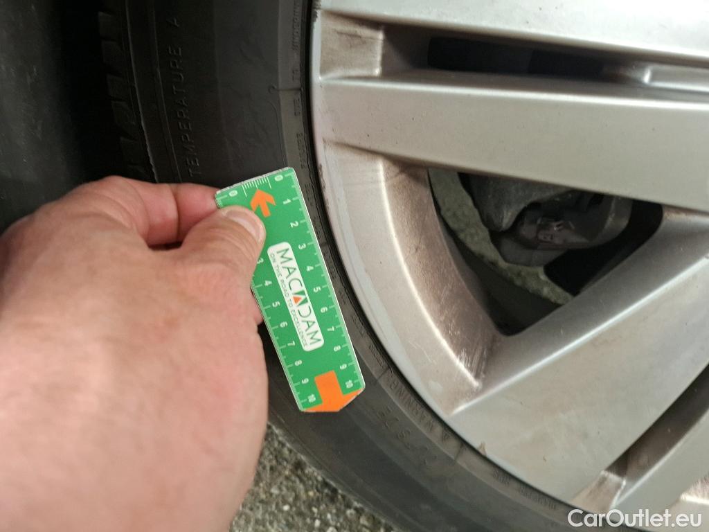  Volkswagen  Golf  VOLKSWAGEN / 2020 / 5P / Berline 2.0 TDI SCR 115 DSG7 Life Busi 1st #27