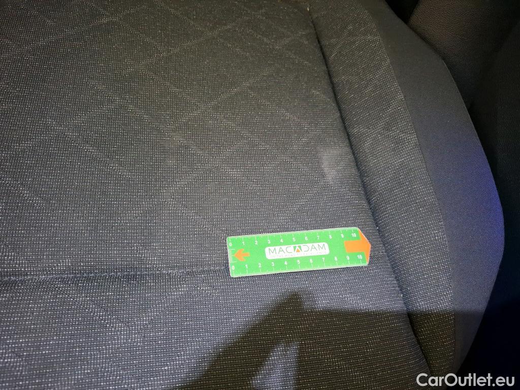  Volkswagen  Golf  VOLKSWAGEN / 2020 / 5P / Berline 2.0 TDI SCR 115 DSG7 Life Busi 1st #17