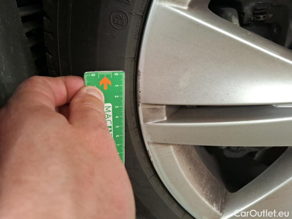  Volkswagen  Golf  VOLKSWAGEN / 2020 / 5P / Berline 2.0 TDI SCR 115 DSG7 Life Busi 1st #26