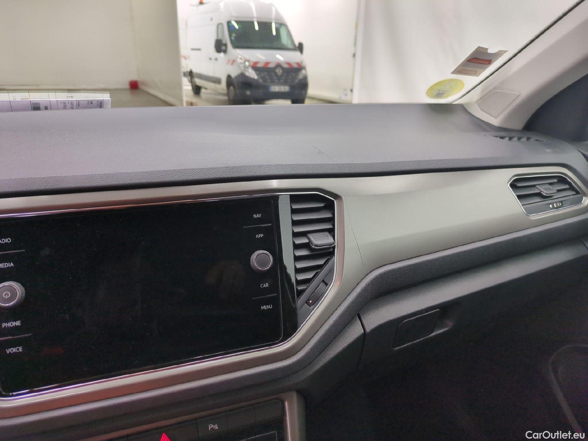  Volkswagen  T-ROC VOLKSWAGEN  / 2017 / 5P / SUV 2.0 TDI 150 LOUNGE BUSINESS DSG7 #3