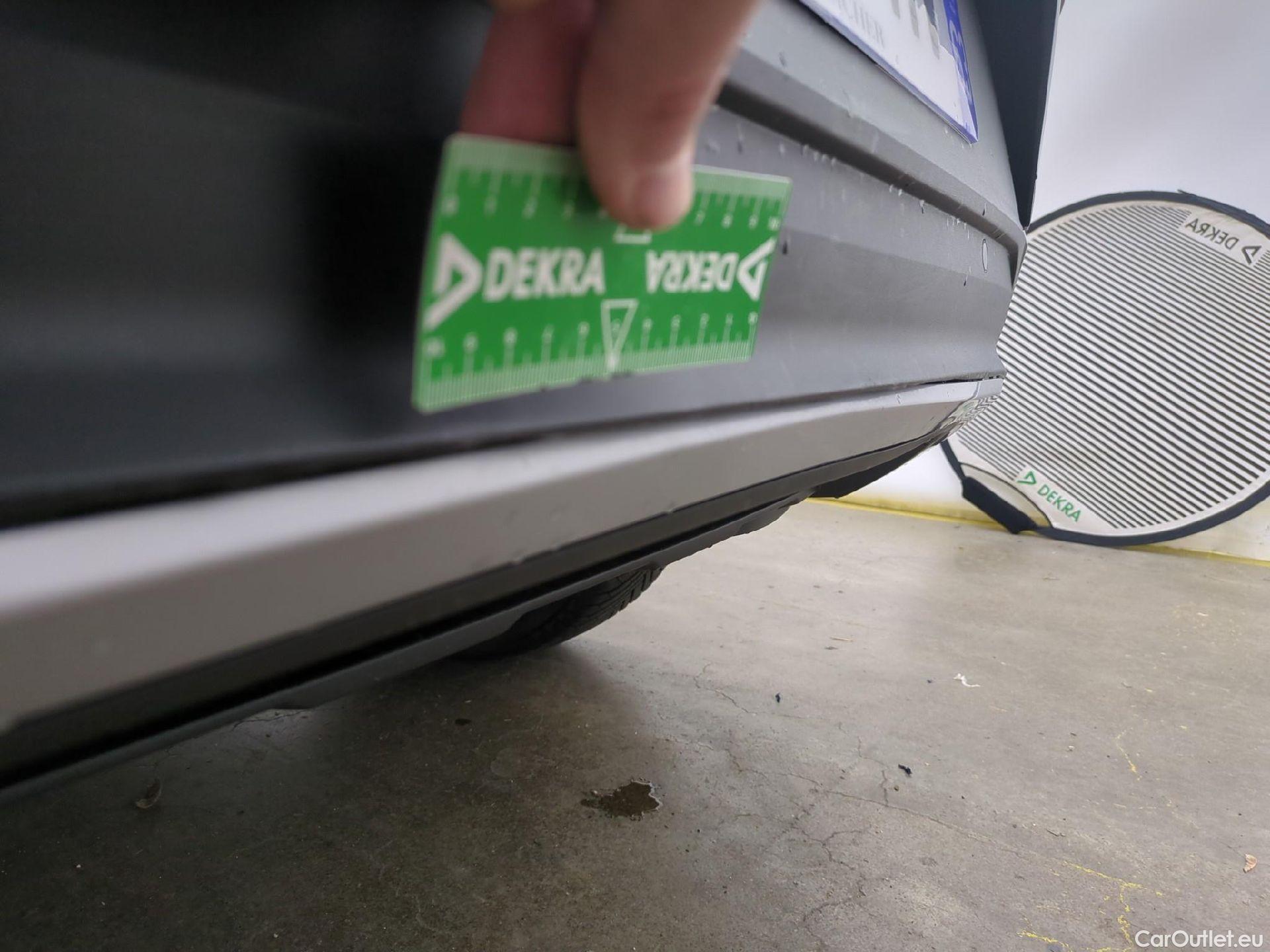  Volkswagen  T-ROC VOLKSWAGEN  / 2017 / 5P / SUV 2.0 TDI 150 LOUNGE BUSINESS DSG7 #28