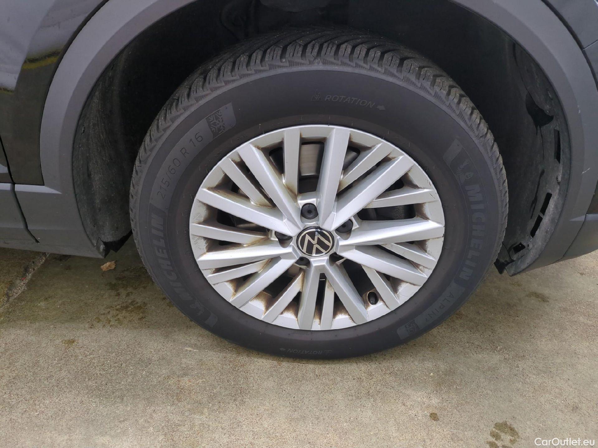  Volkswagen  T-ROC VOLKSWAGEN  / 2017 / 5P / SUV 2.0 TDI 150 LOUNGE BUSINESS DSG7 #16